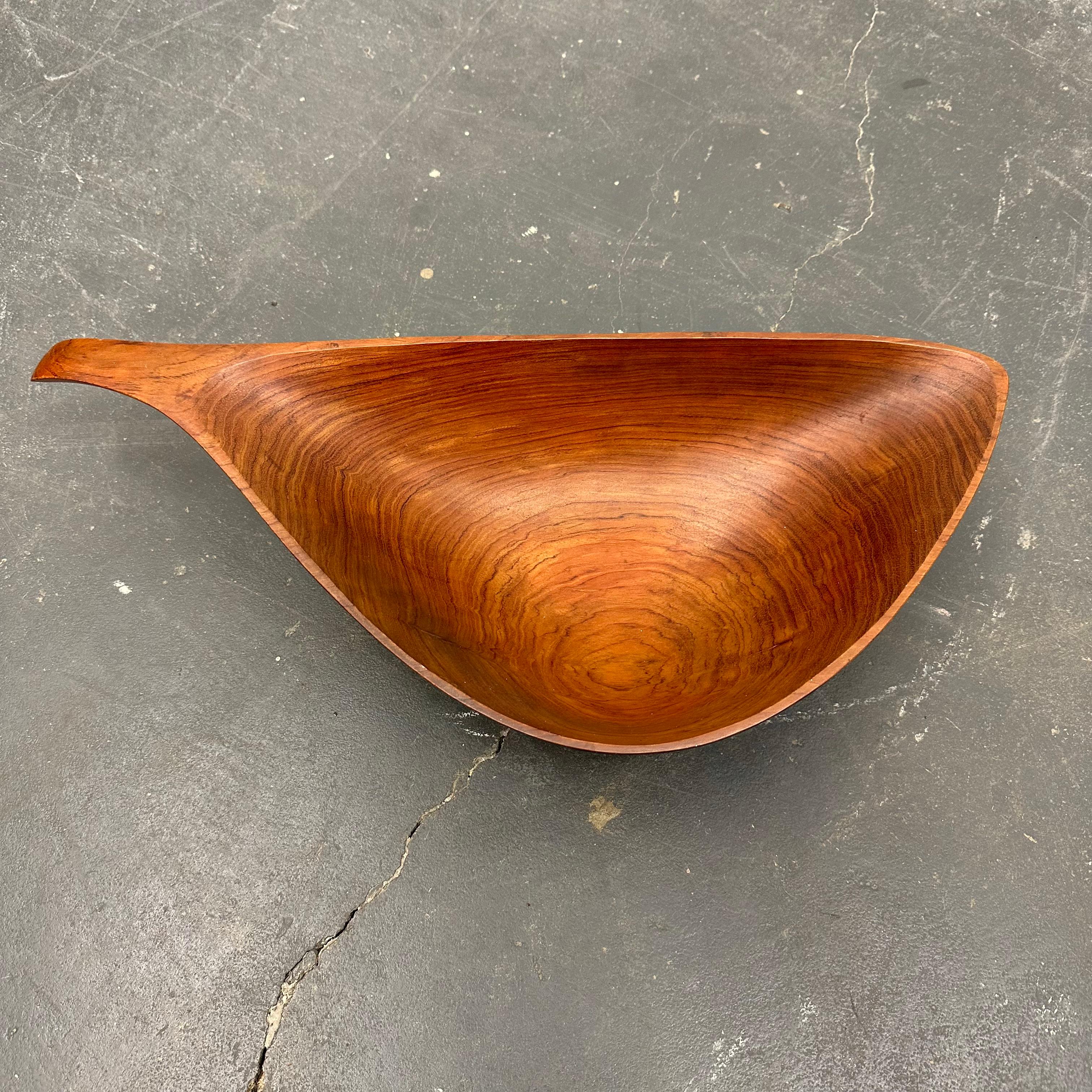 Emil Milan Studio Carved Bowls and Tray In Good Condition For Sale In Brooklyn, NY