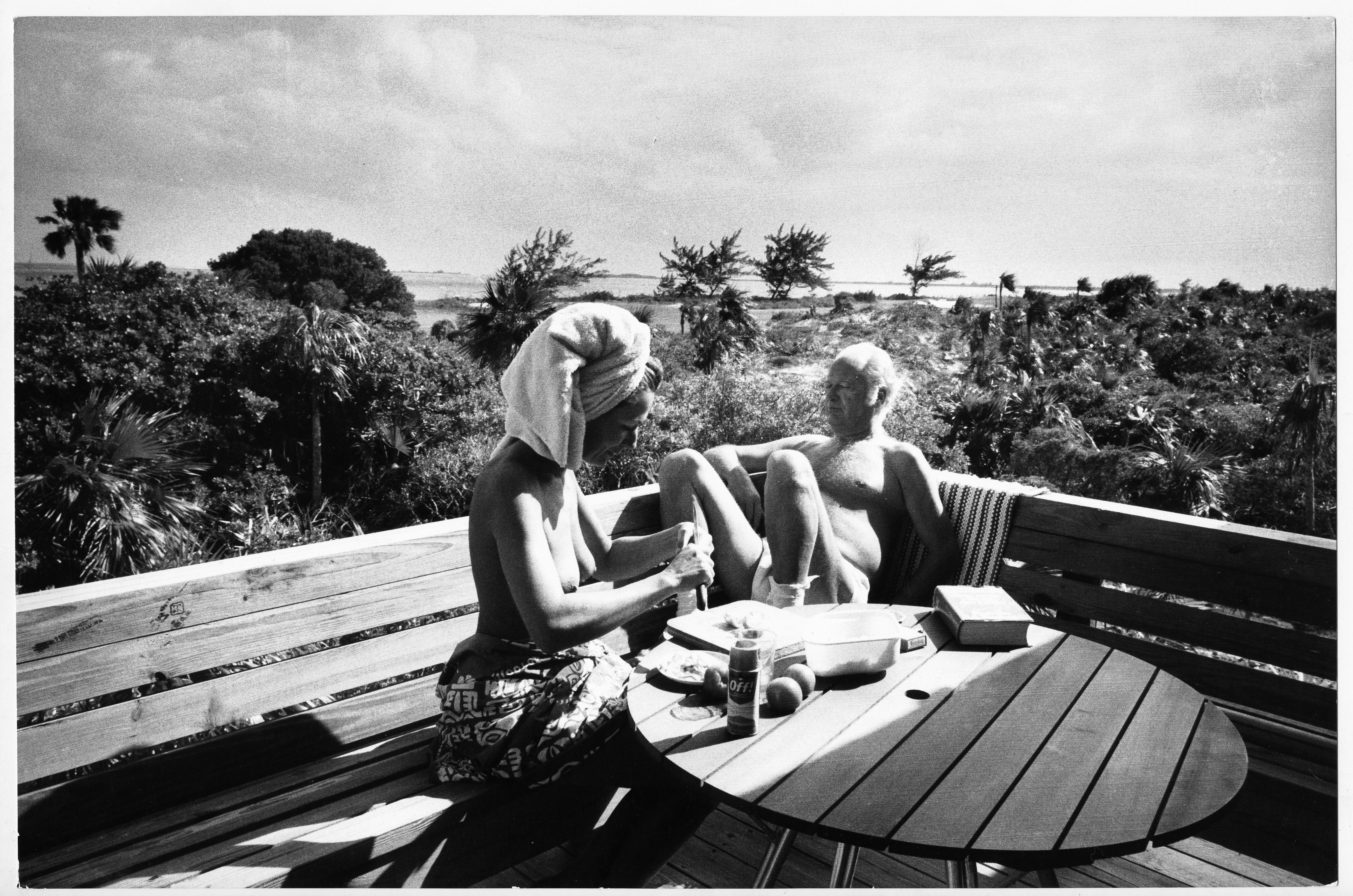Emil Perauer Black and White Photograph - Bahamas-Curd Jürgens and Wife Simone (Bicheron) topless on a terrace, circa 1971
