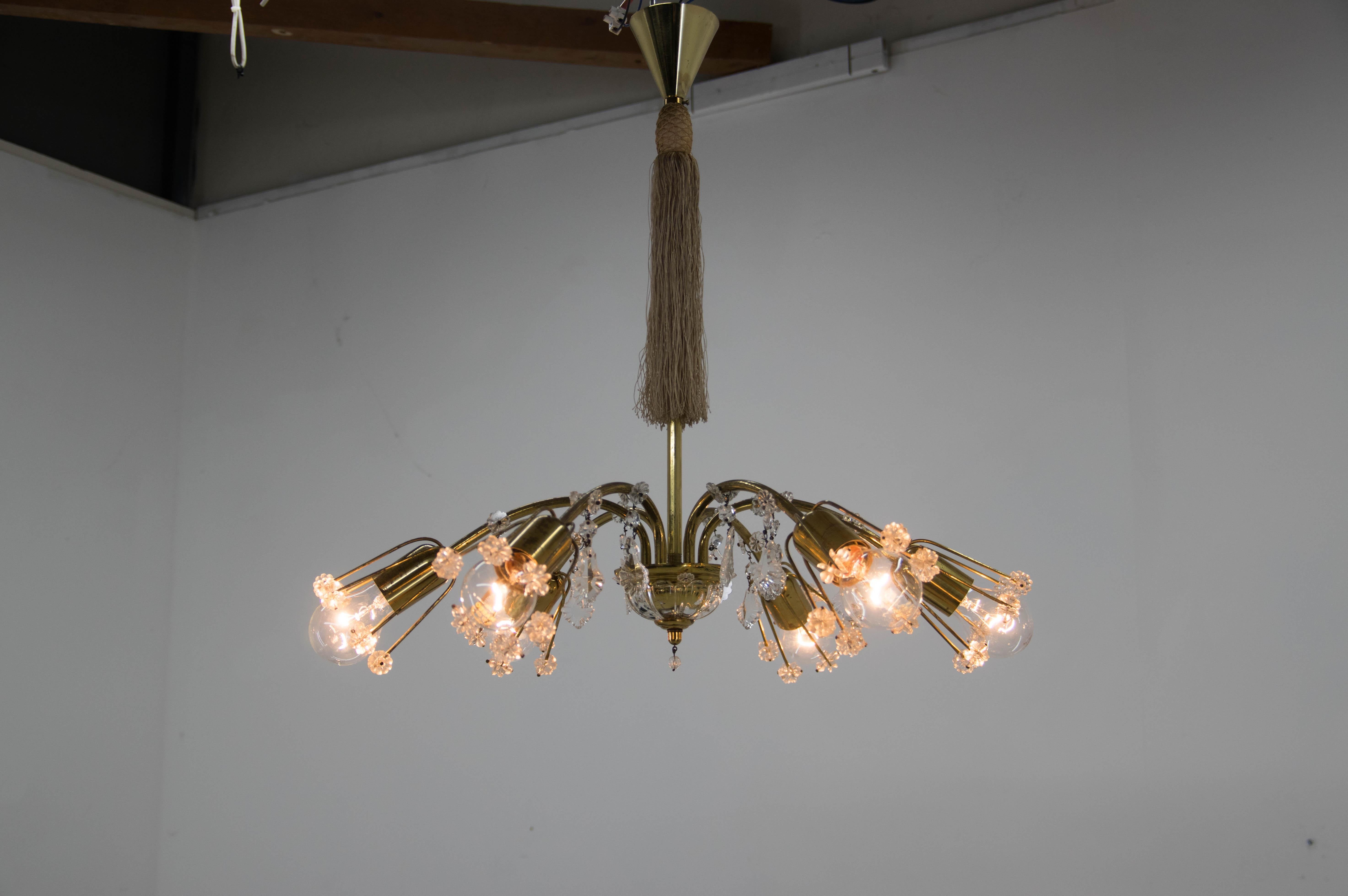 Designed in 1950s by Emil Stejnar and executed by Rupert Nikoll. Lacquered brass with minor age patina. No crystal parts missing. New ceiling canopy.
Rewired: 6x40W, E25-E27 bulbs.
US wiring compatible.