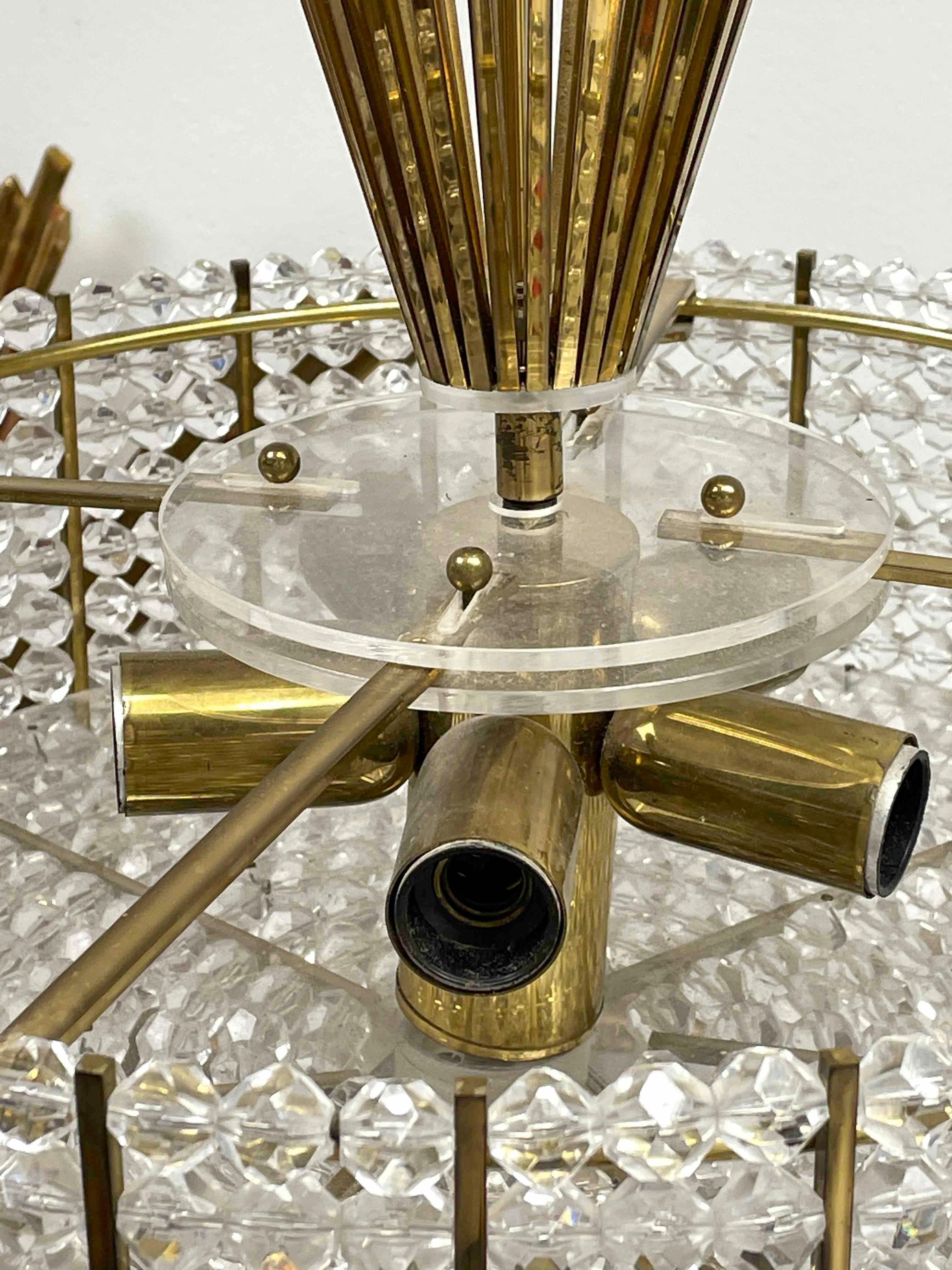 Araña Emil Stejnar Rupert Nikoll, latón cristal, lucita Viena, años 50 en venta 4