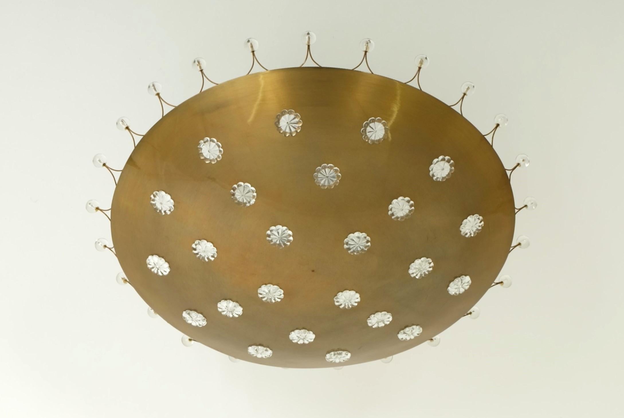 Emil Stejnar Mid-Century Modern Brass Bowl Flush Mount Lamp, Austria 1950s Austríaco en venta