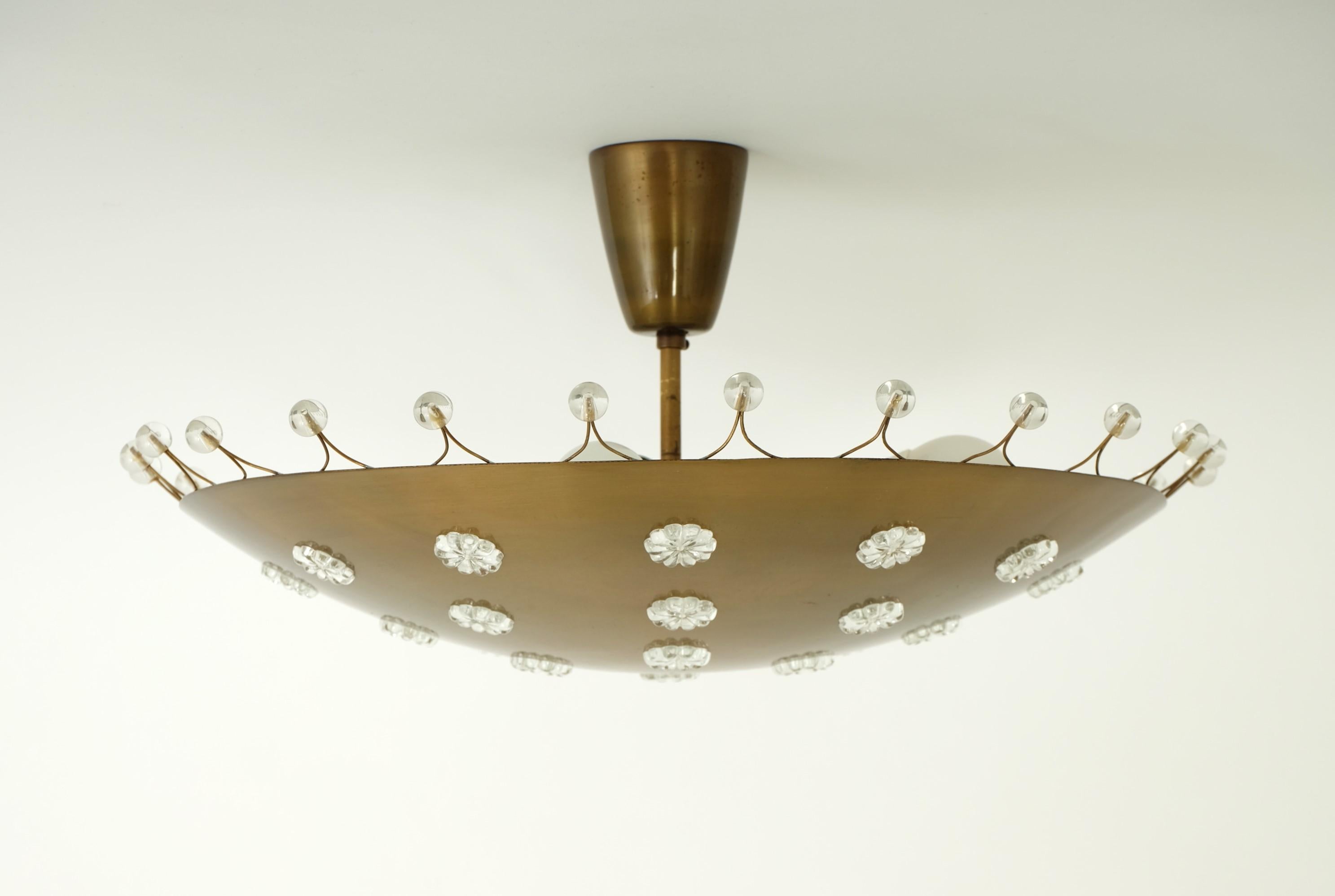 Emil Stejnar Mid-Century Modern Brass Bowl Flush Mount Lamp, Austria 1950s en venta 1