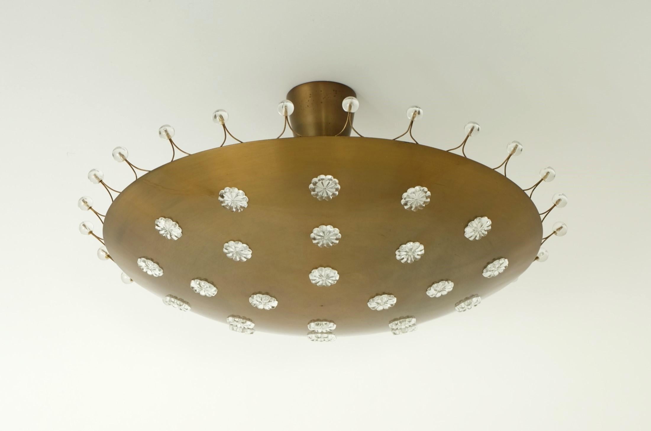 Emil Stejnar Mid-Century Modern Brass Bowl Flush Mount Lamp, Austria 1950s en venta 2
