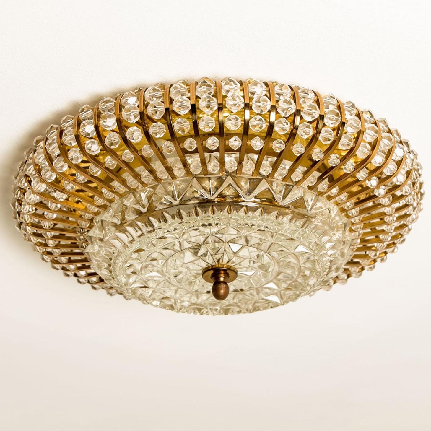 Autrichien Monture encastrée en laiton, verre et perles acryliques de style Emil Stejnar, années 1950 en vente
