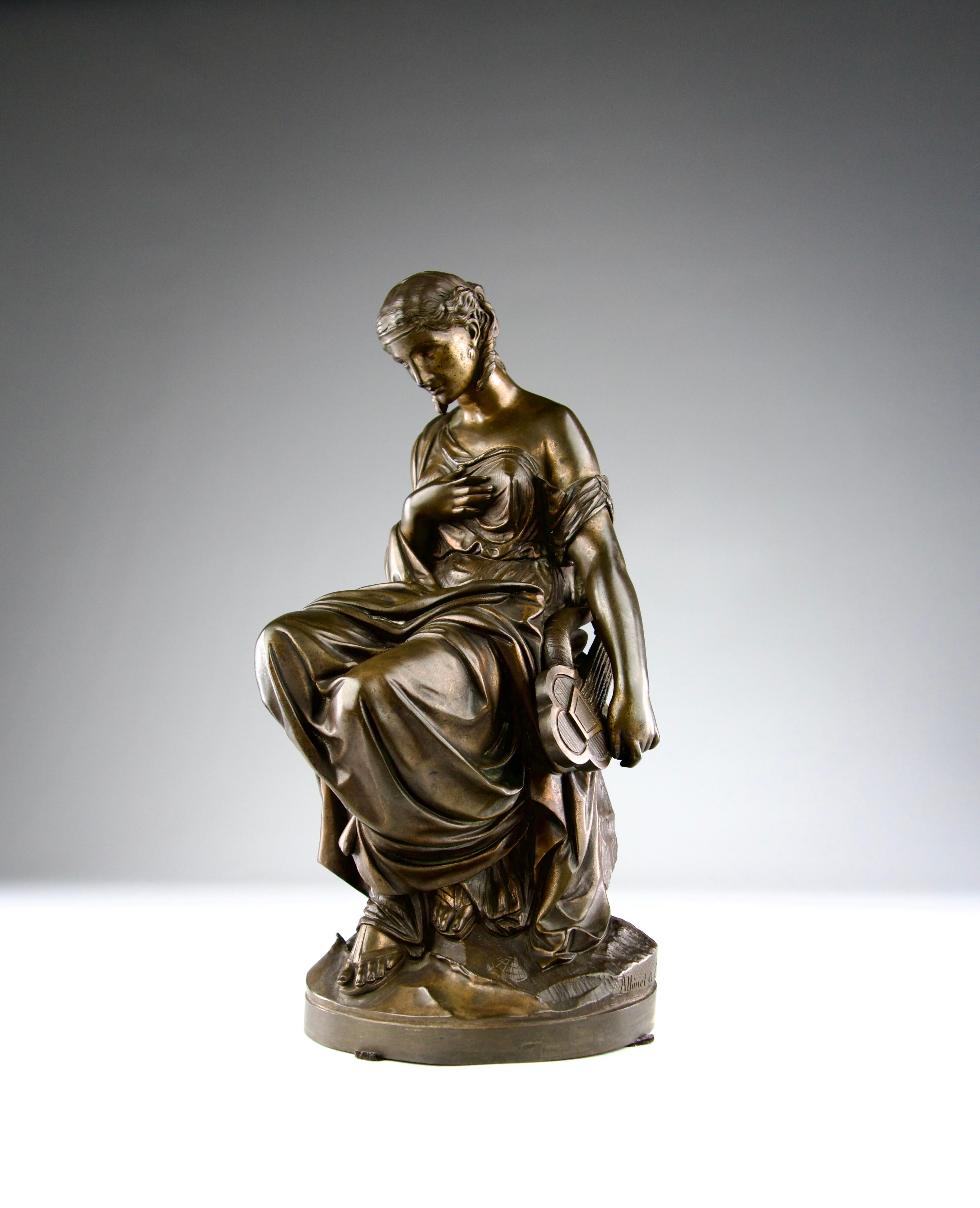 Romantique Emile Carlier, Sculpture en bronze de Sappho et sa lyre au bord de la mer, 19e siècle en vente