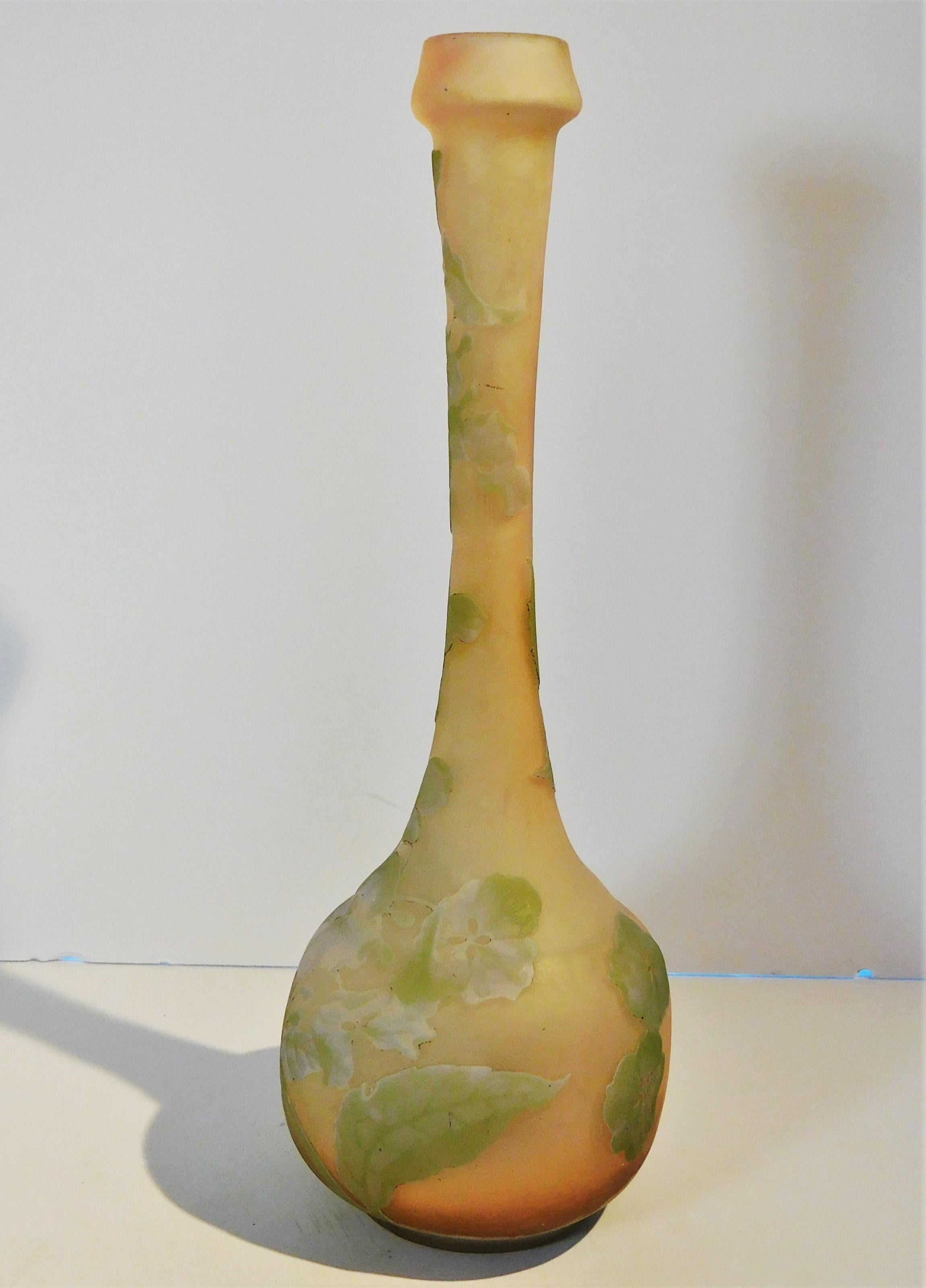 Emile Gallé Tall Blown Cameo Glass Bud Vase in Pastel Colors, circa 1905 For Sale 2