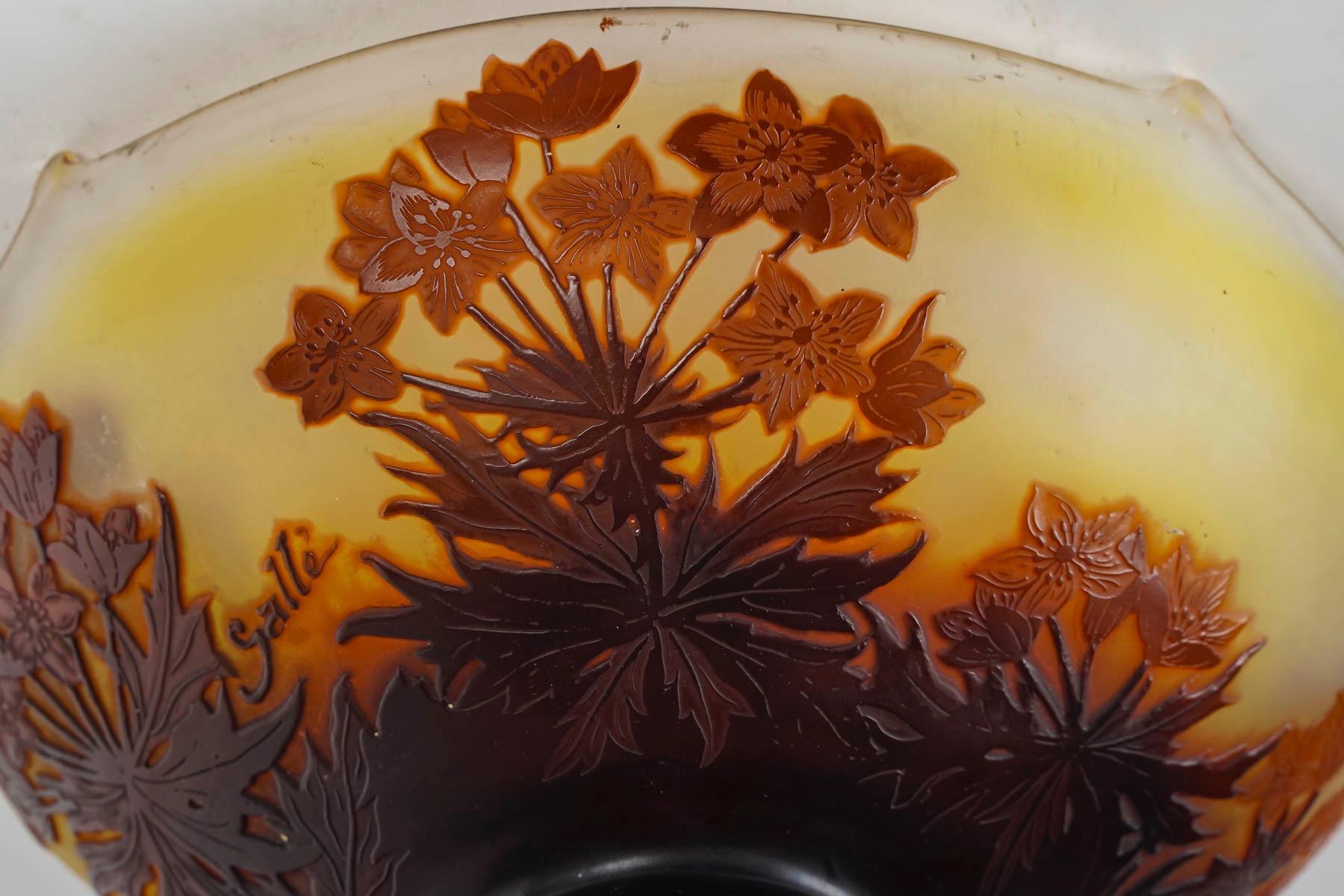 French Émile Gallé (1846-1904), Cameo Glass Bowl 