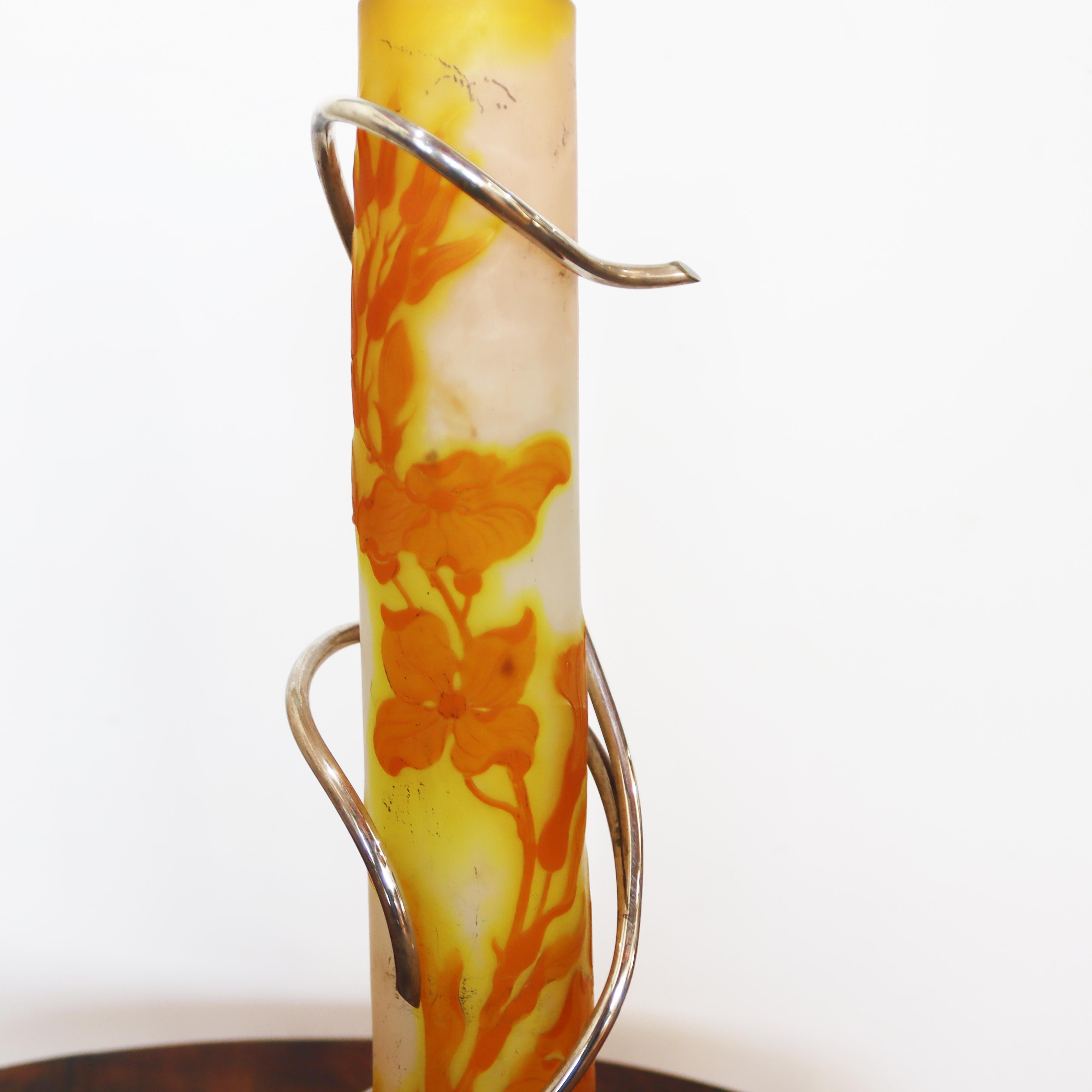 Vaso di Emille Gallé. Art Nouveau francese, in pasta di vetro. Decorazione a rilievo in shad In condizioni buone in vendita a Porto, PT