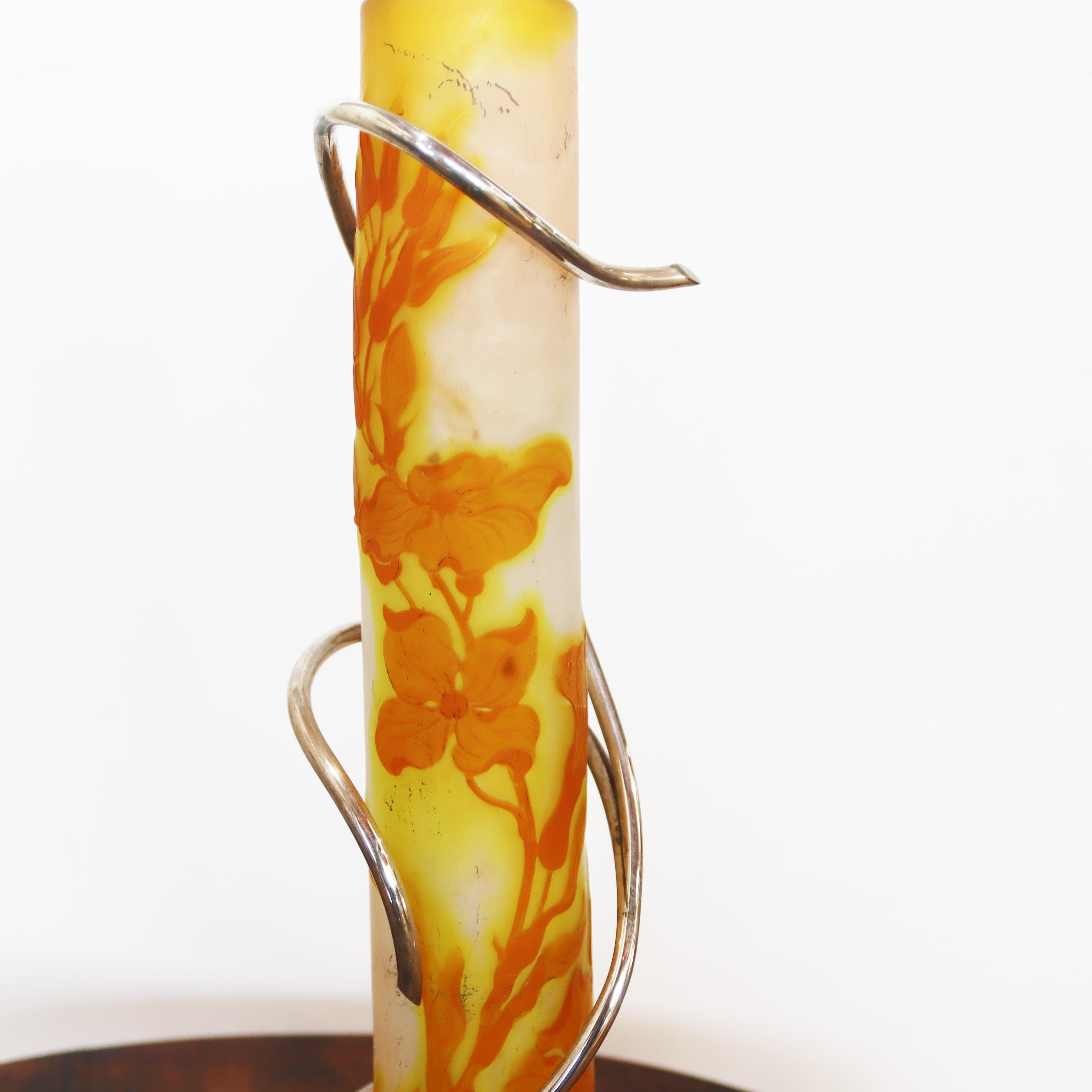XIX secolo Vaso di Emille Gallé. Art Nouveau francese, in pasta di vetro. Decorazione a rilievo in shad in vendita