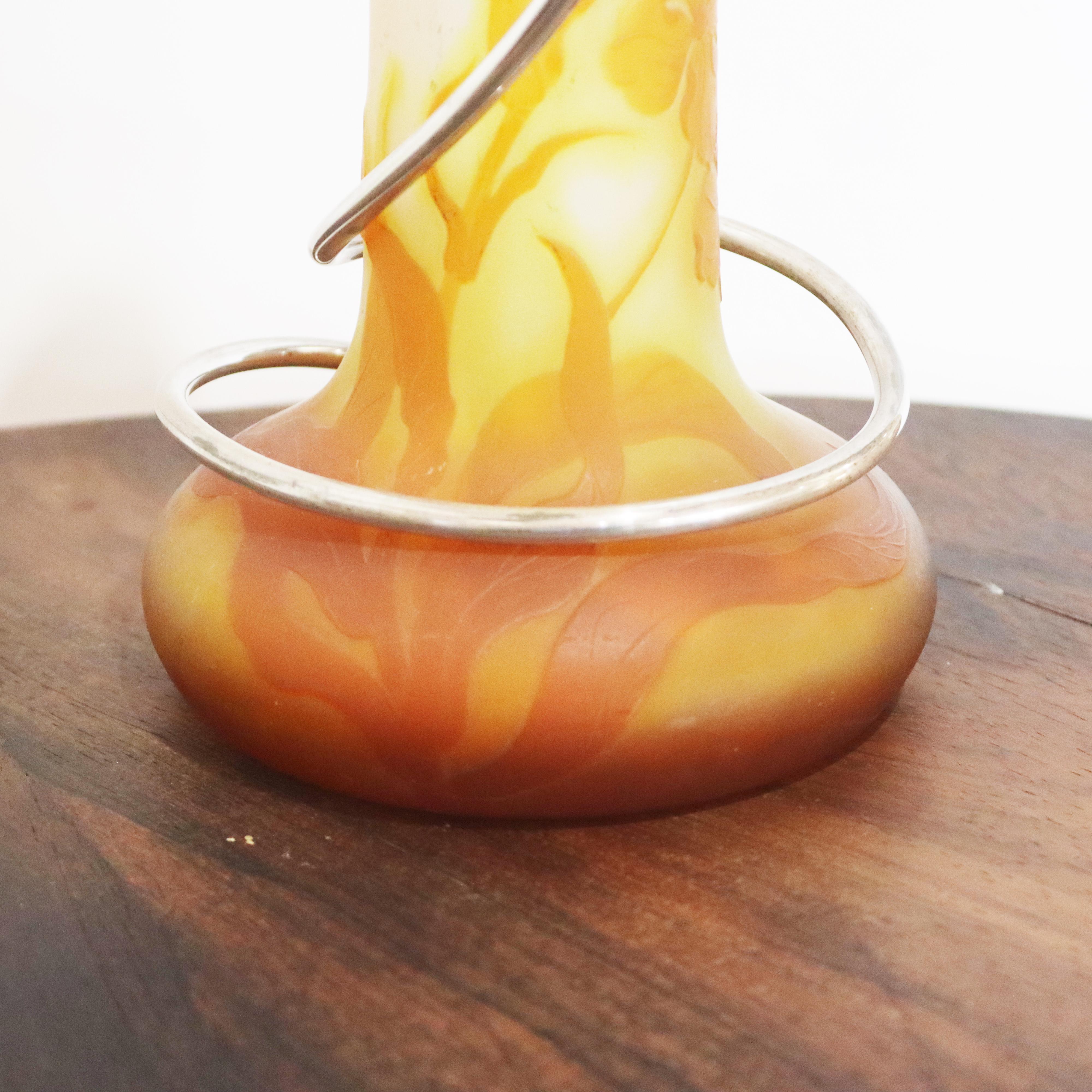 Vaso di Emille Gallé. Art Nouveau francese, in pasta di vetro. Decorazione a rilievo in shad in vendita 1
