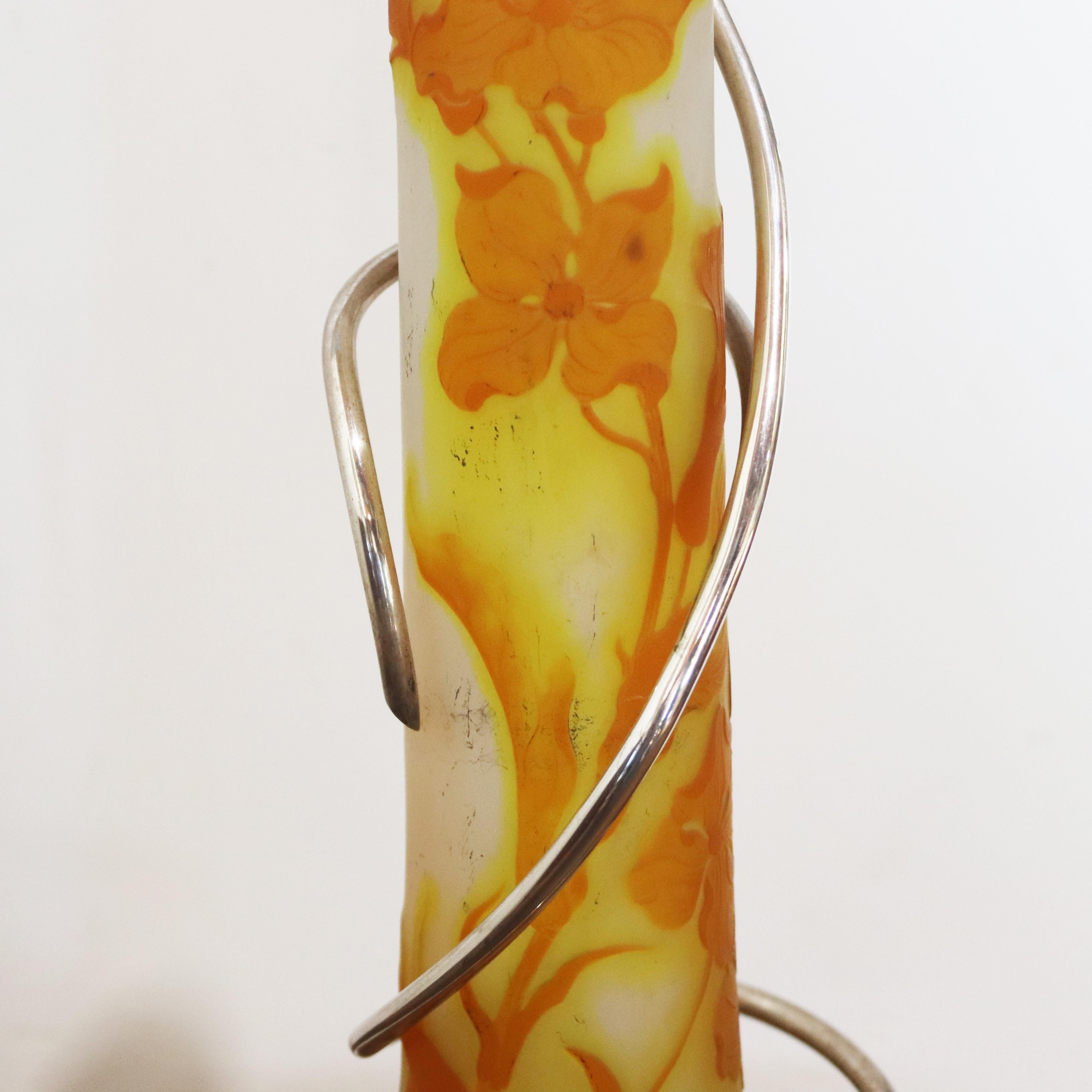 Vaso di Emille Gallé. Art Nouveau francese, in pasta di vetro. Decorazione a rilievo in shad in vendita 2