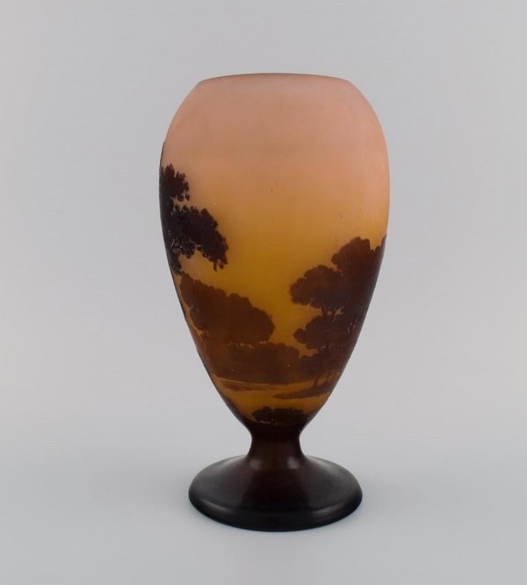 Art Nouveau Émile Gallé (1846-1904), France. Rare vase in mouth blown art glass.  For Sale