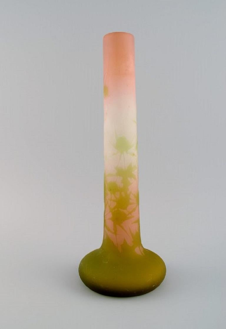 Émile Gallé (1846-1904), France. 
Vase in frosted and light green art glass carved in the form of foliage. 
Approx. 1900.
Measures: 34 x 13 cm.
In excellent condition.
Signed.