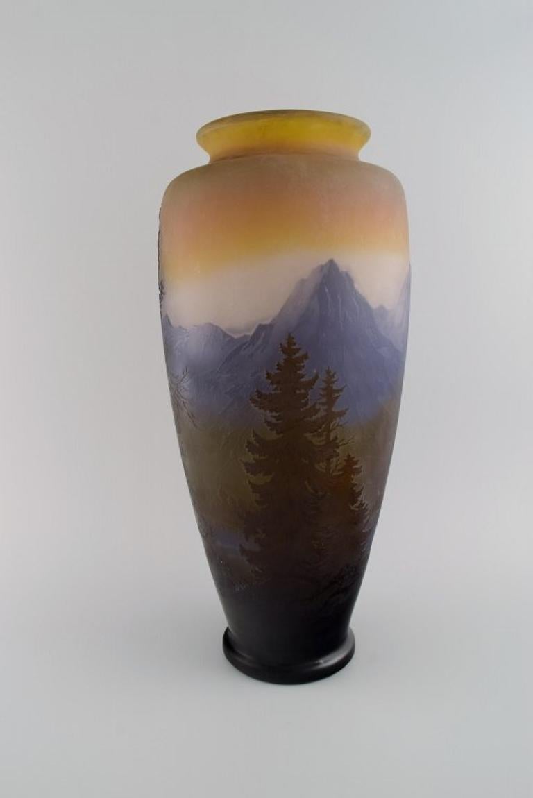 Émile Gallé (1846-1904), Frankreich.  Sehr große und seltene Vase „Vosges“. im Zustand „Hervorragend“ im Angebot in Copenhagen, DK