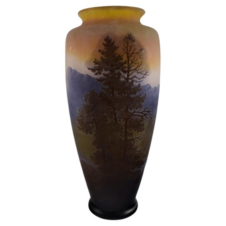 Émile Gallé (1846-1904), Frankreich.  Sehr große und seltene Vase „Vosges“. im Angebot