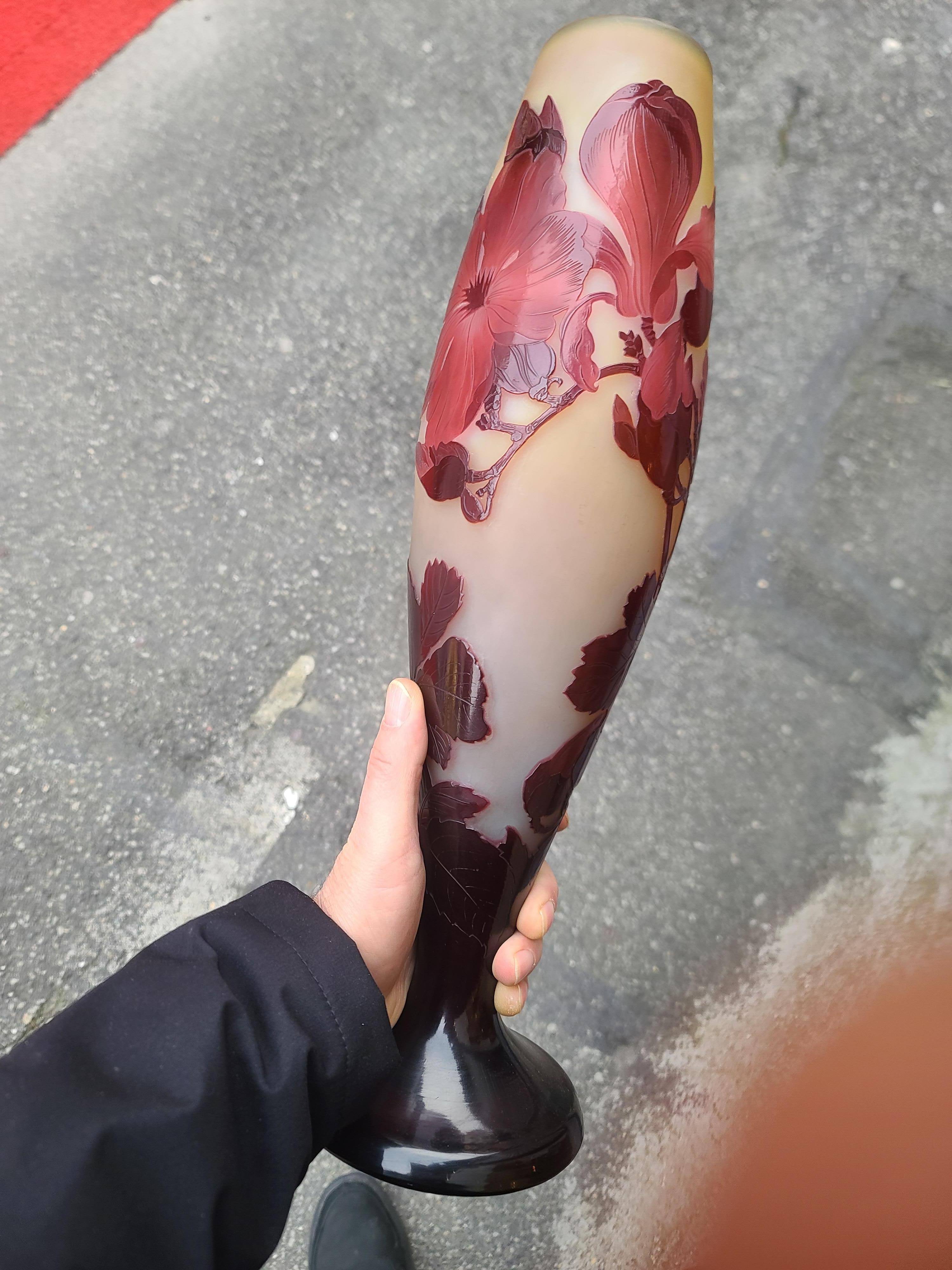 Émile Gallé (1846-1904) French Art Nouveau Glass Vase « Magnolias» circa 1900 For Sale 3