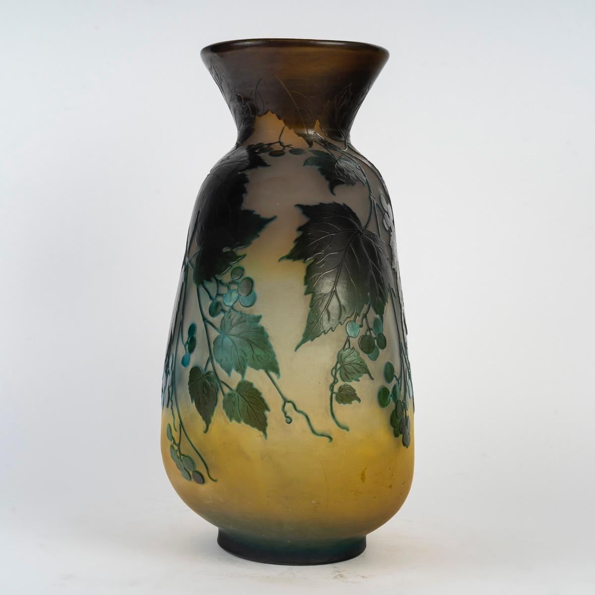 Art nouveau Émile Gallé (1846-1904), Vase en verre de forme Gourde vers 1915