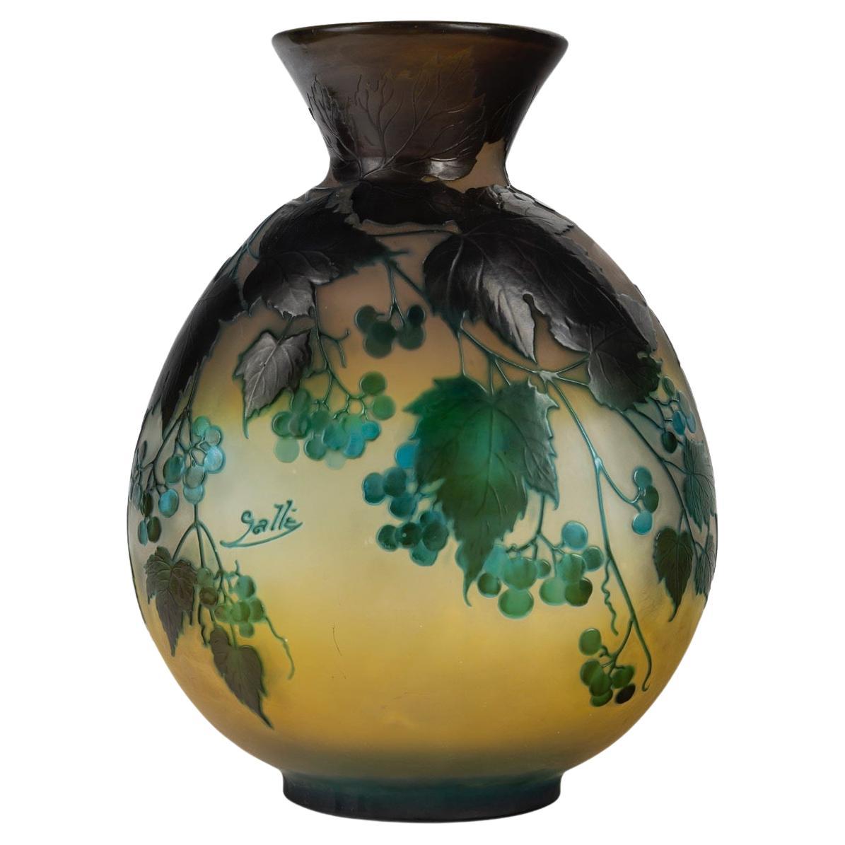 Émile Gallé (1846-1904), Vase en verre de forme Gourde vers 1915
