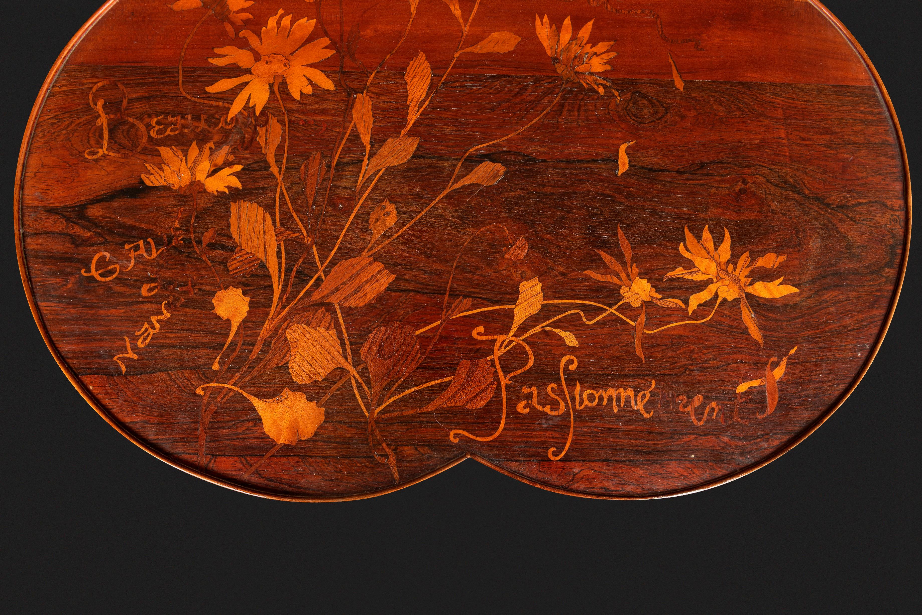 ÉMILE GALLÉ (1846-1904) Guéridon Art Nouveau à plateau trilobé en marqueterie For Sale 4