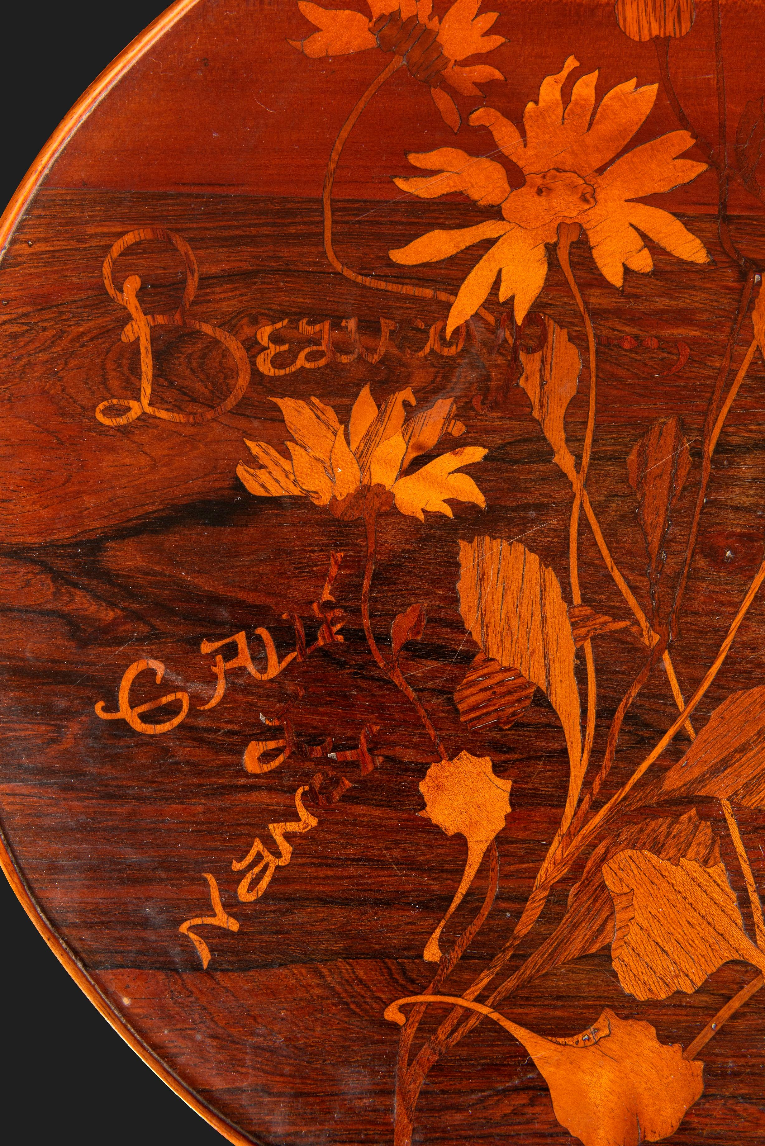 ÉMILE GALLÉ (1846-1904) Guéridon Art Nouveau à plateau trilobé en marqueterie For Sale 6
