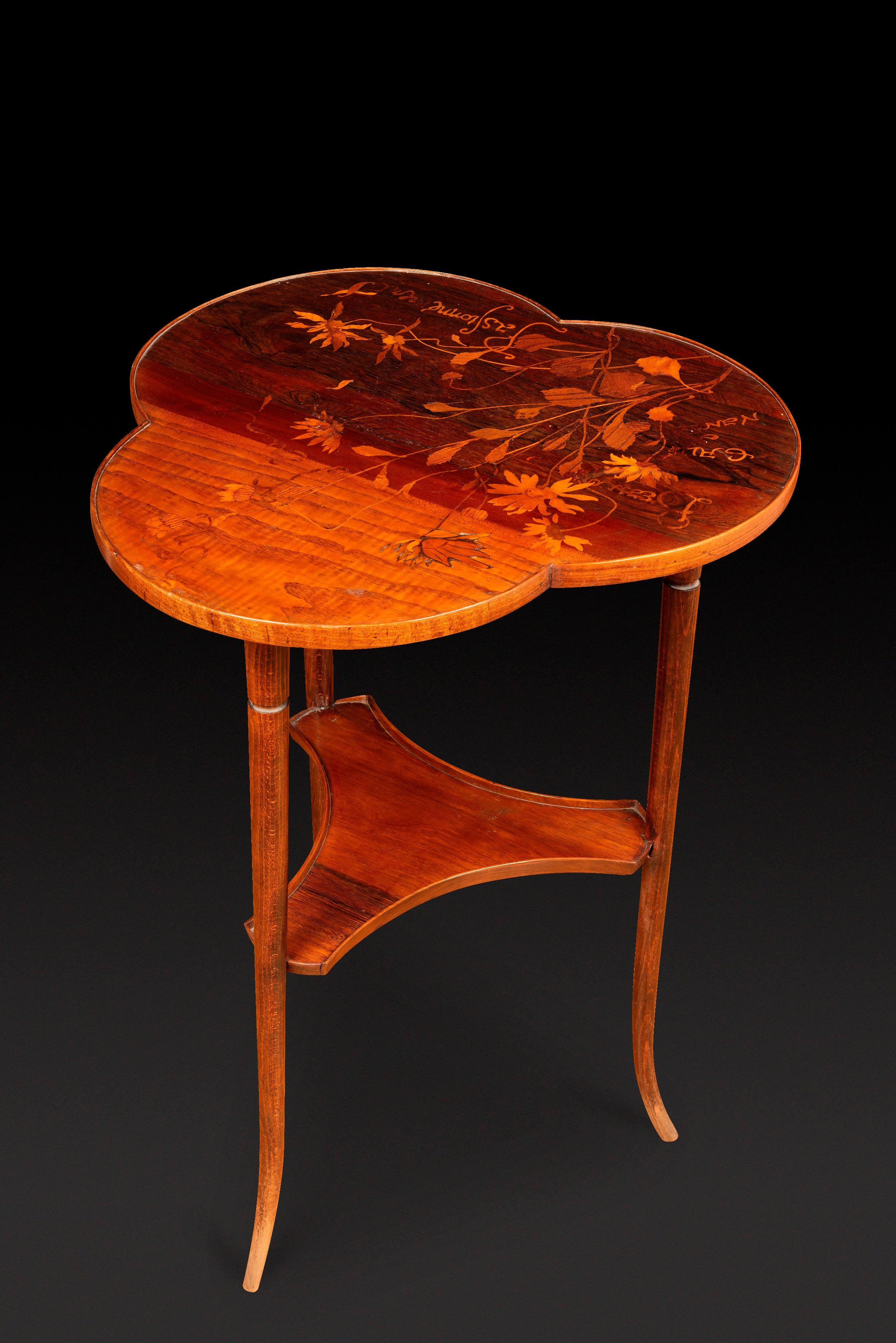 Mahogany ÉMILE GALLÉ (1846-1904) Guéridon Art Nouveau à plateau trilobé en marqueterie For Sale