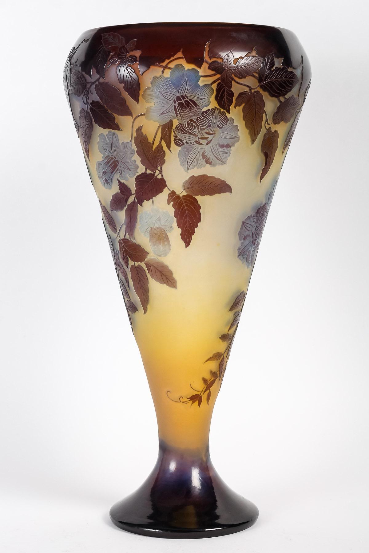 Art Nouveau Émile Gallé (1846-1904), Impressive Cameo Glass Vase 