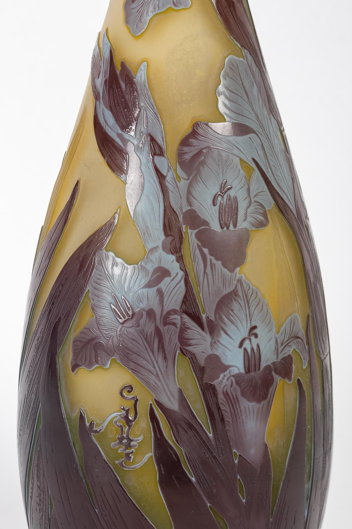 Buriné Émile Gallé (1846-1904), Grand vase en verre camée 