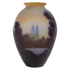 Émile Gallé (1846-1904), Rare vase en verre camée 'Basilique Saint-Nicolas-de-Port'