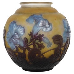 Émile Gallé (1846-1904), Soufflé-Glass Vase 'Bignones' circa 1910