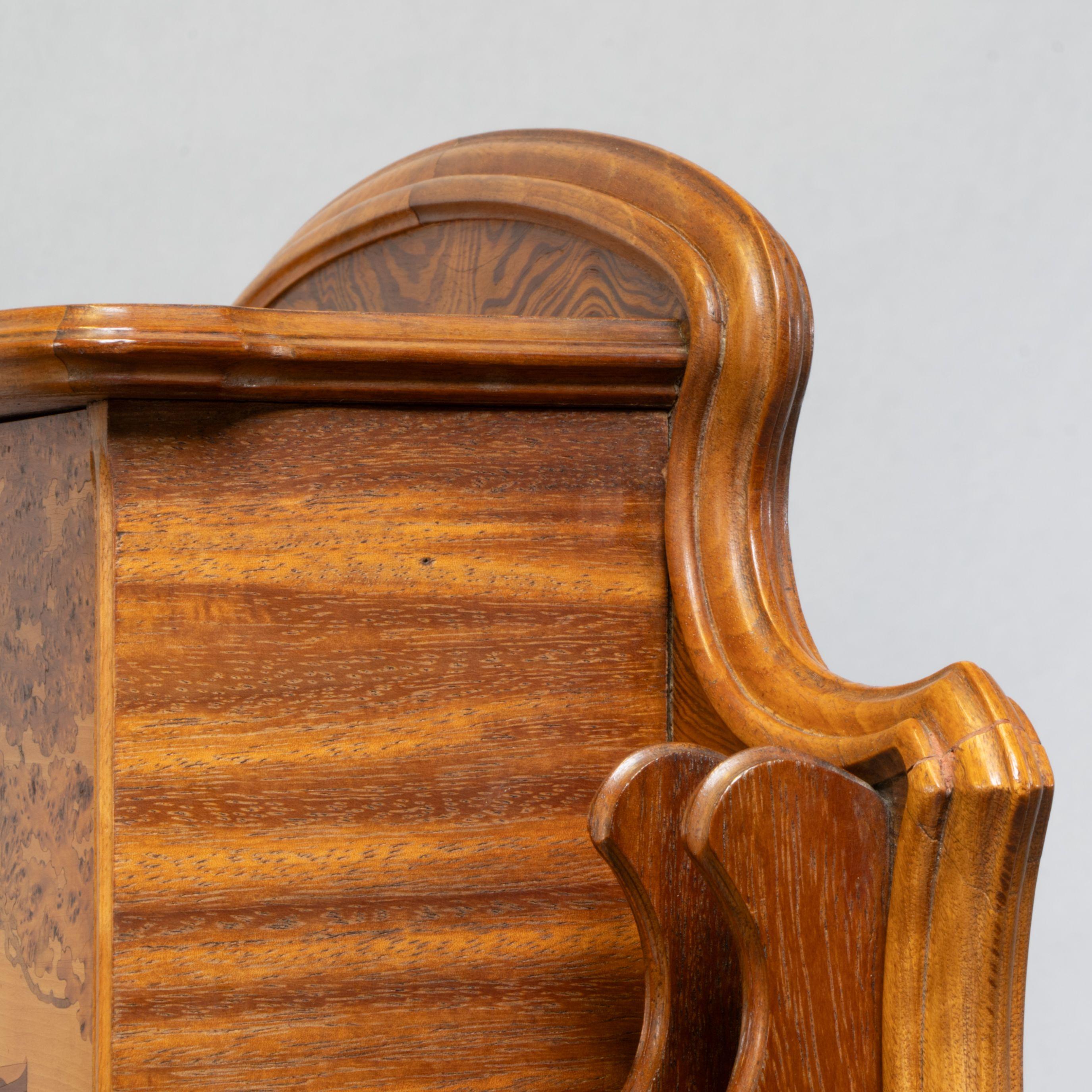 Emile Galle. Uno scrittoio Art Nouveau in noce con un eccezionale scenario intarsiato in vendita 5