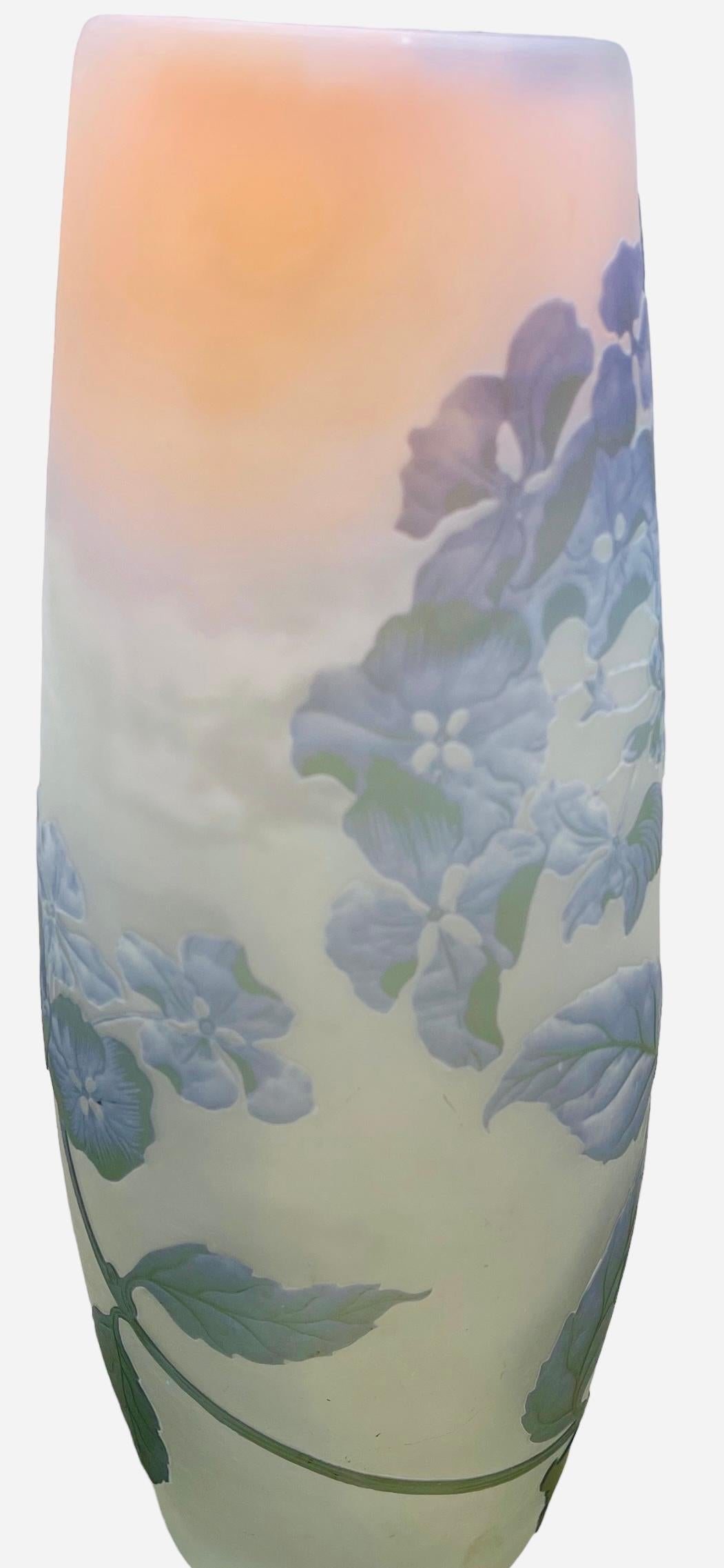 20ième siècle Vase Camée en verre d'art Emile Galle Art Glass en vente