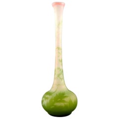 Vaso in vetro artistico di Emile Gallé con collo stretto, 1910 circa