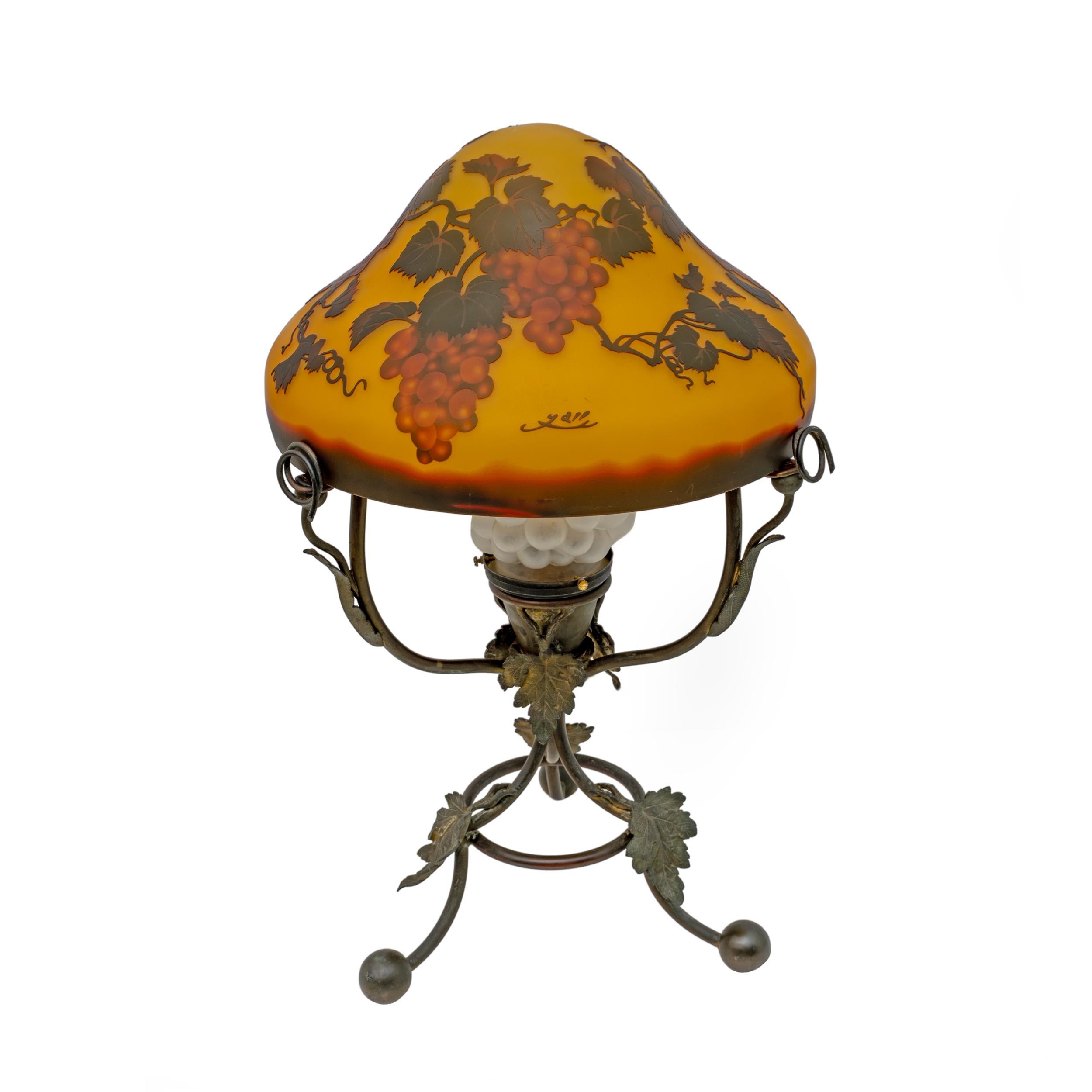 French Émile Gallé Art Nouveau Cameo Bulb Glass and Bronze Table Lamp, France 1900 For Sale