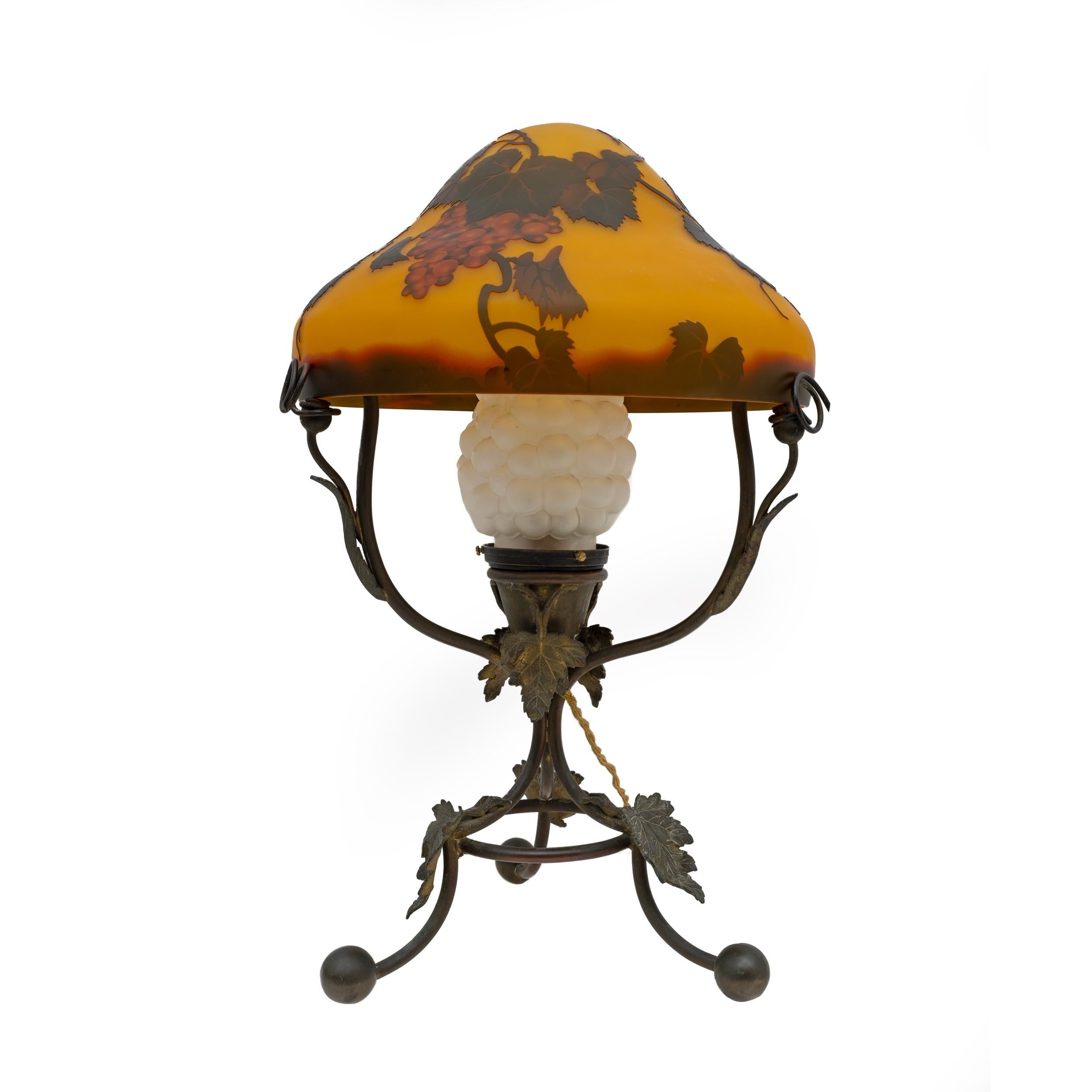 Émile Gallé Art Nouveau Cameo Bulb Glass and Bronze Table Lamp, France 1900 For Sale 1