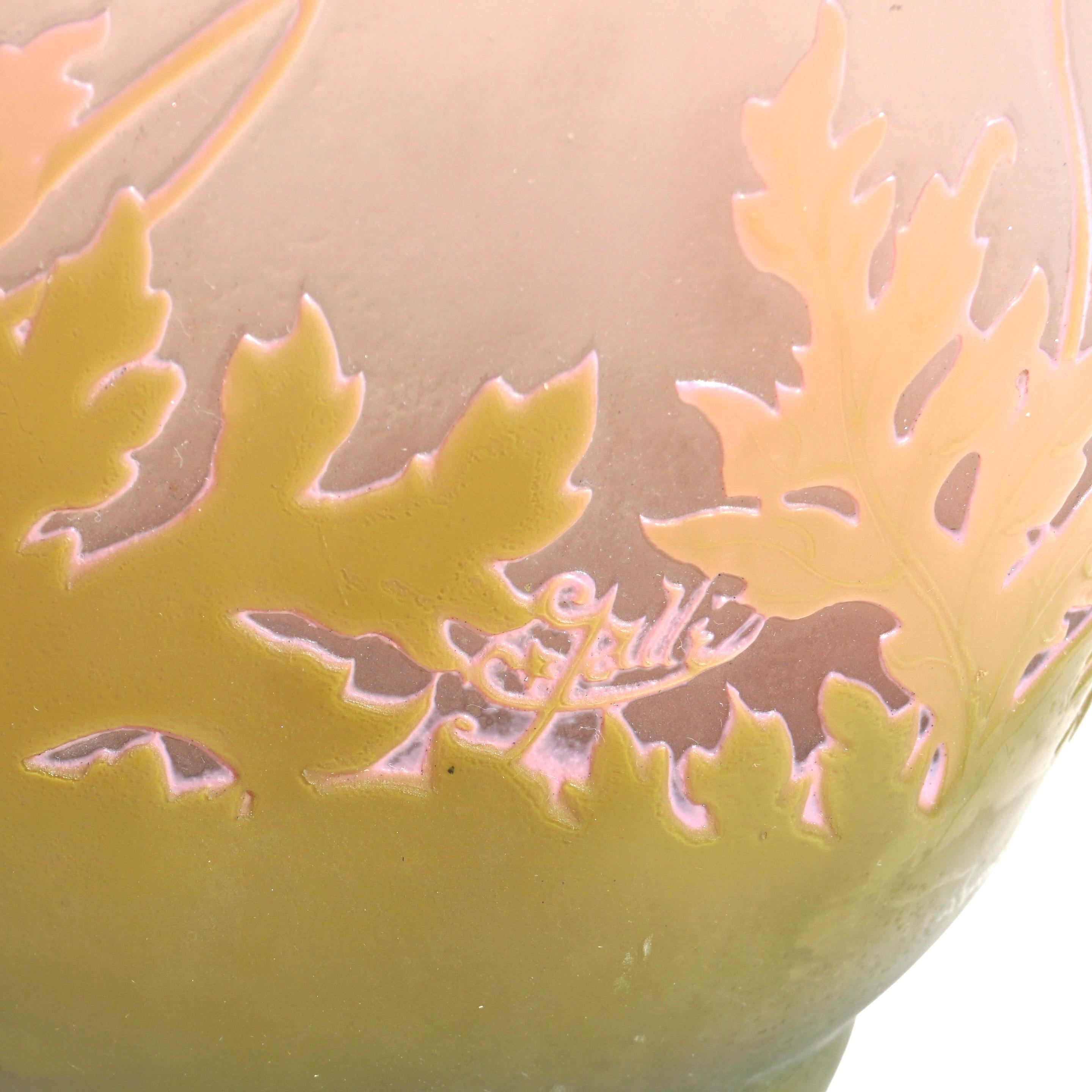 Emile Galle Jugendstil Kamee florale Vase (Glaskunst) im Angebot