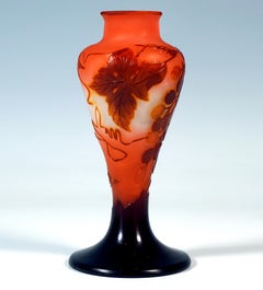 Émile Gallé Art Nouveau Cameo Single Vase 'Vigne', Nancy, France Ca. 1900
