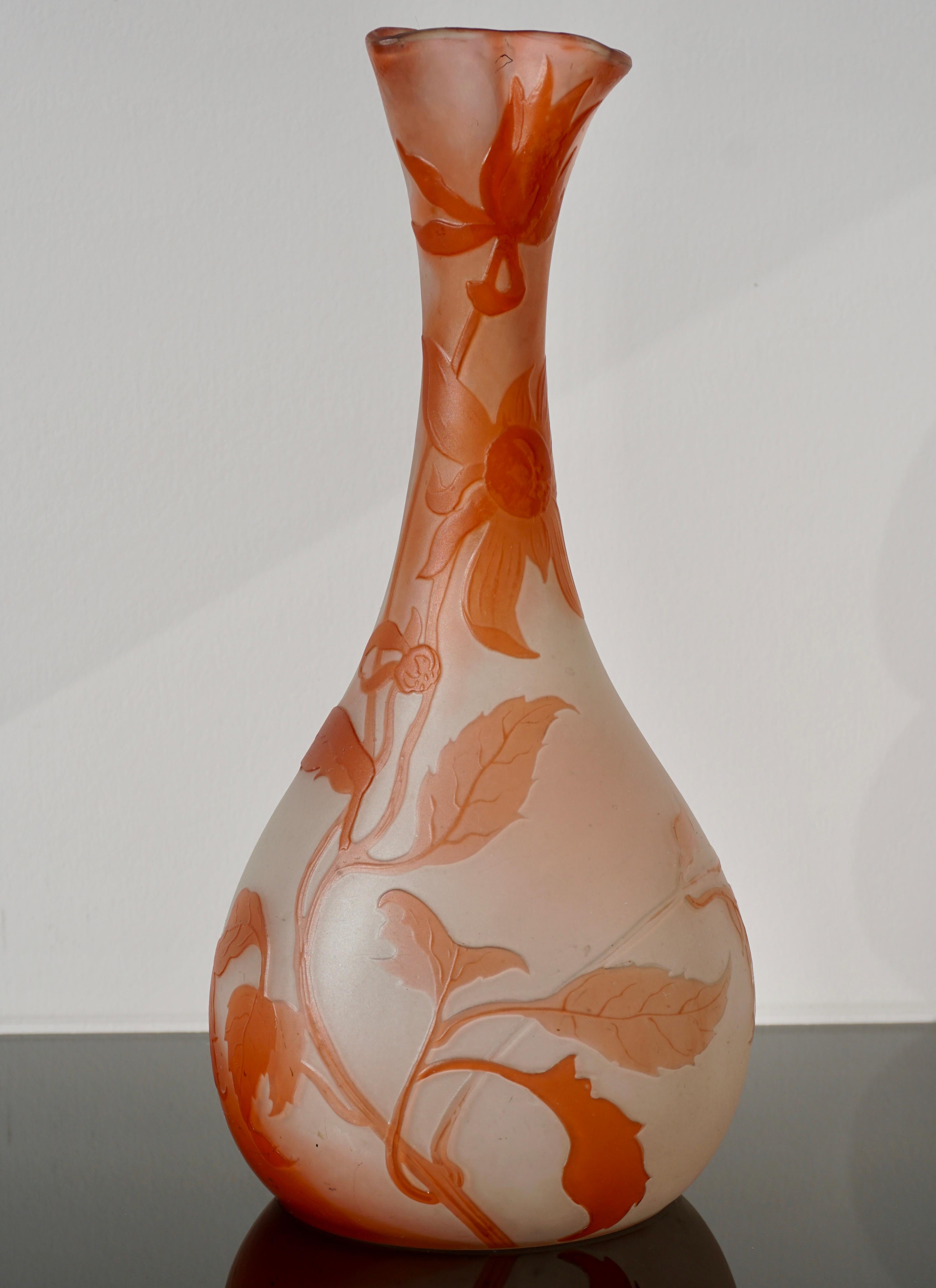 A charming French Art Nouveau, Art Deco acid etched cameo glass vase in reds on frosted background by Emile Galle. Ovoid bulbous form with three pinched opening. Signed in cameo: Galle”.

Measures: Height 9.5 inches
Diameter 5
