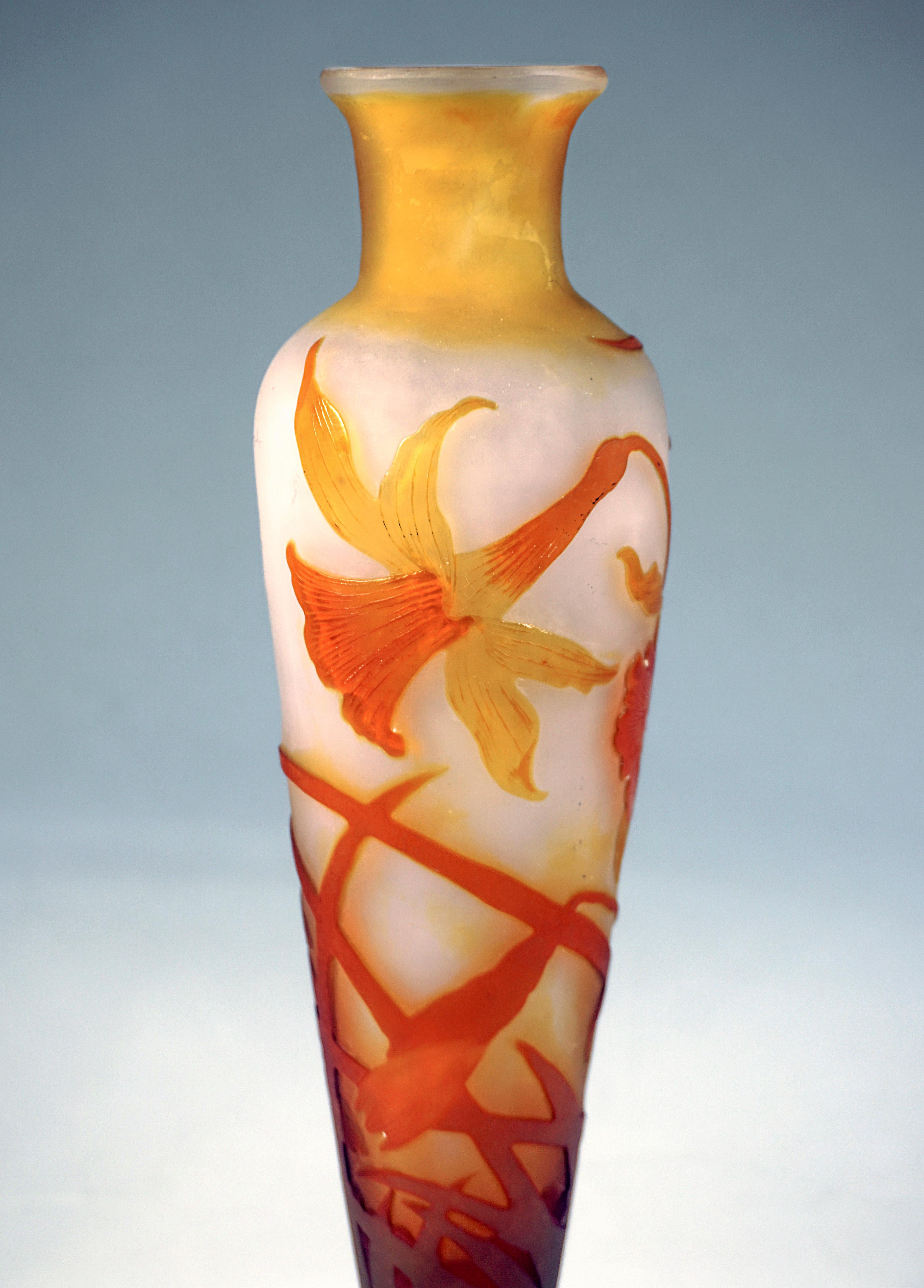 Début du 20ème siècle Vase camée Art nouveau d'Émile Gallé à décor de jonquilles, France, vers 1904 en vente