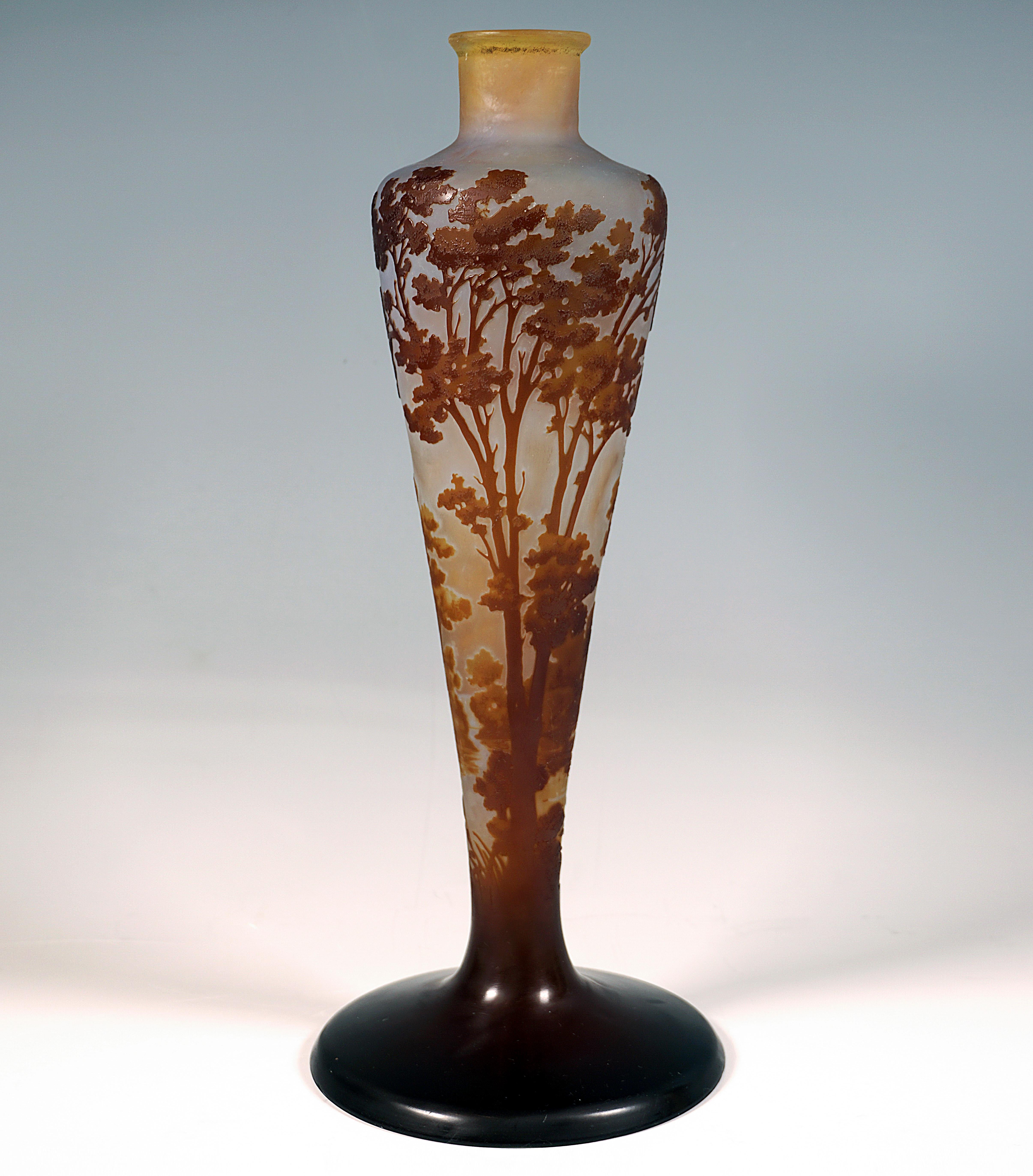 Baluster-shaped vase body on a wide, round base, conical wall that widens upwards, on slightly sloping shoulders a short, narrow neck with a slightly flared mouth edge, colorless glass with honey-colored and dove-blue colored powder inclusions,