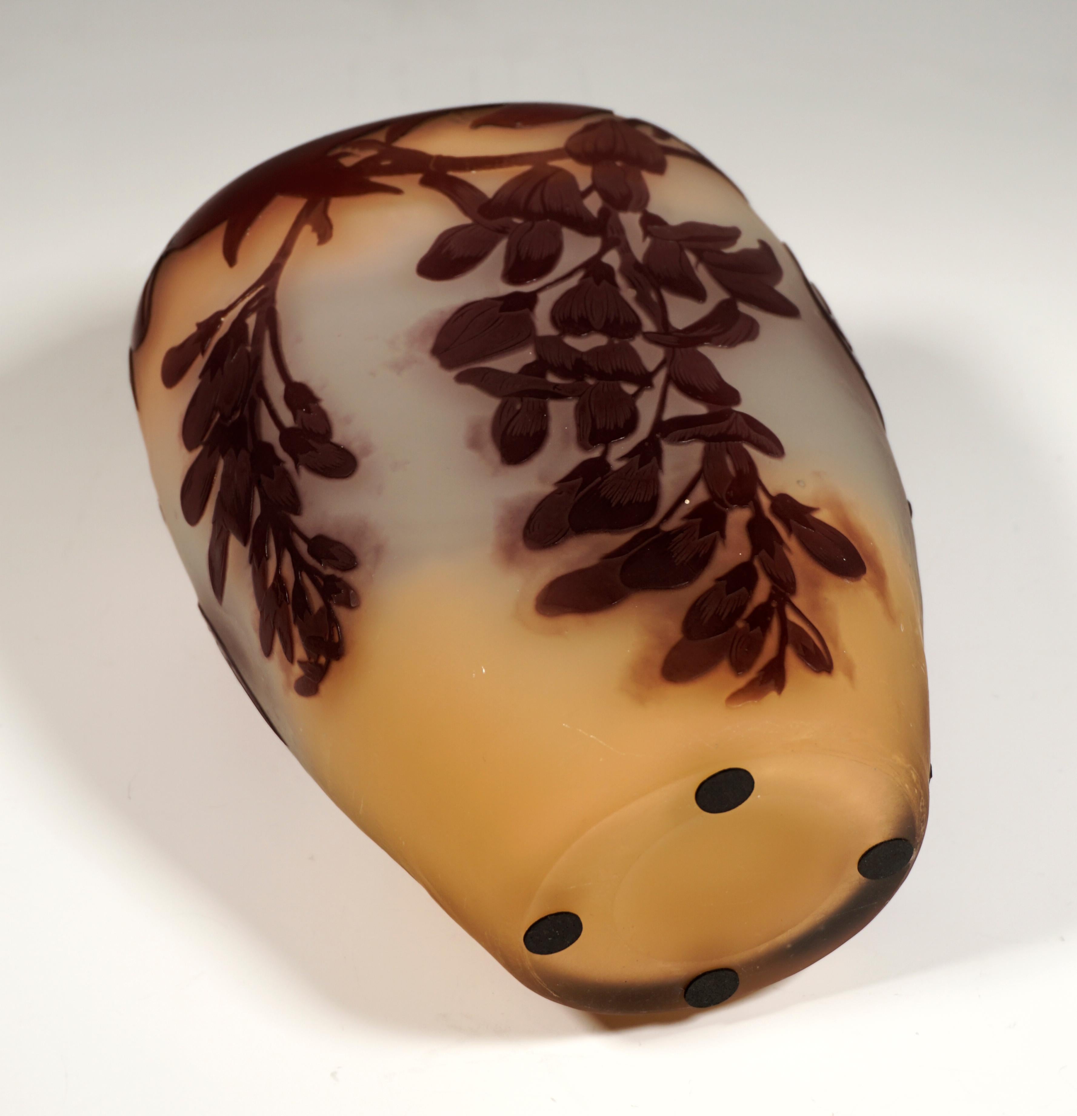 Early 20th Century Art Nouveau Cameo Vase with Wisteria Decor, Émile Gallé, France 1903/04 For Sale