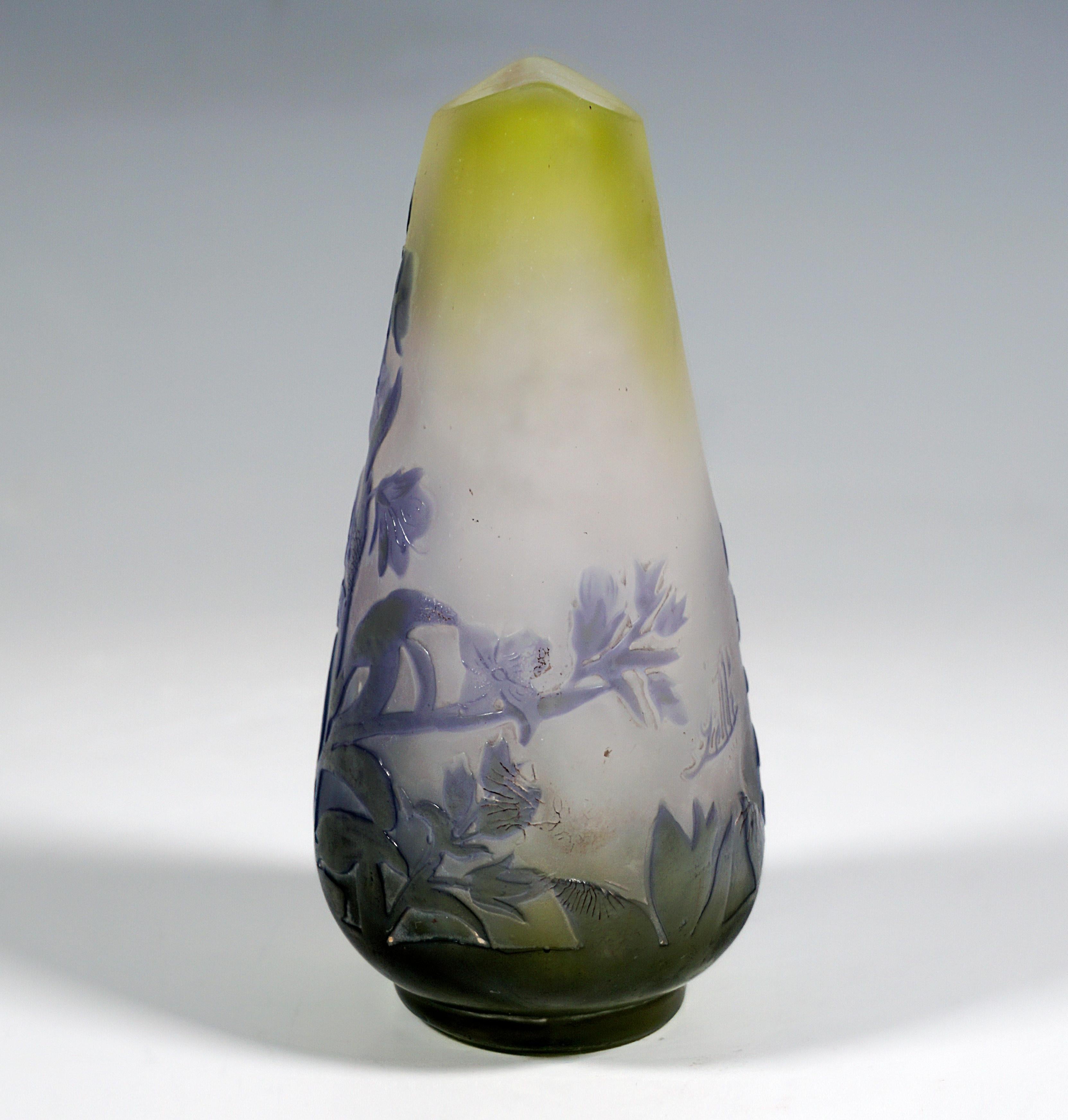 Vase in the shape of a drop: on an oval ground plan on a separate, flat stand, bulbous widening, then slowly narrowing to a small opening with points raised at the sides, colorless glass with yellow-green colored powder inclusions in the upper area,