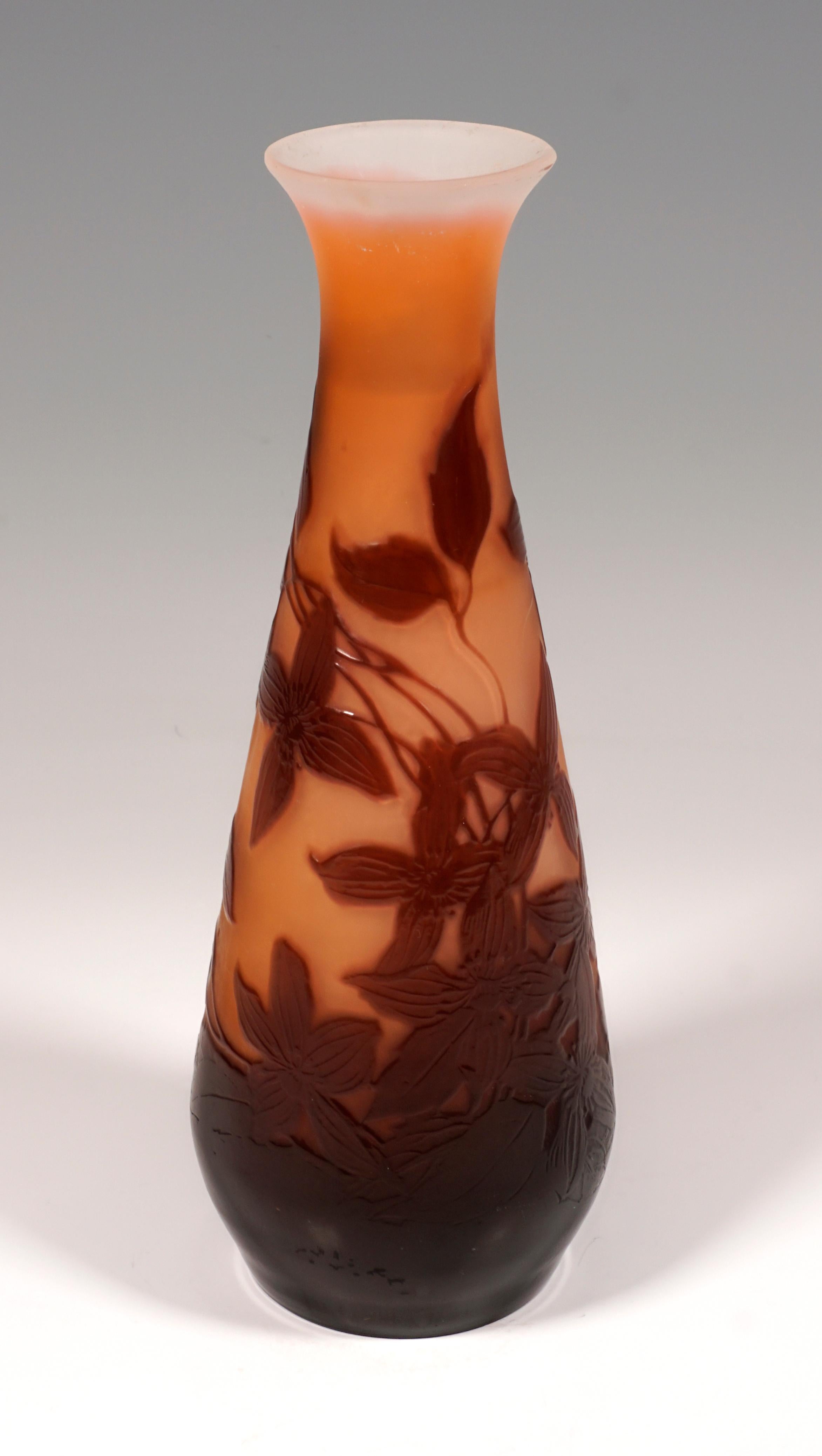 Art Nouveau Flacon Shape Vase with Clematis Decor, Émile Gallé, France 1903/04 In Good Condition For Sale In Vienna, AT