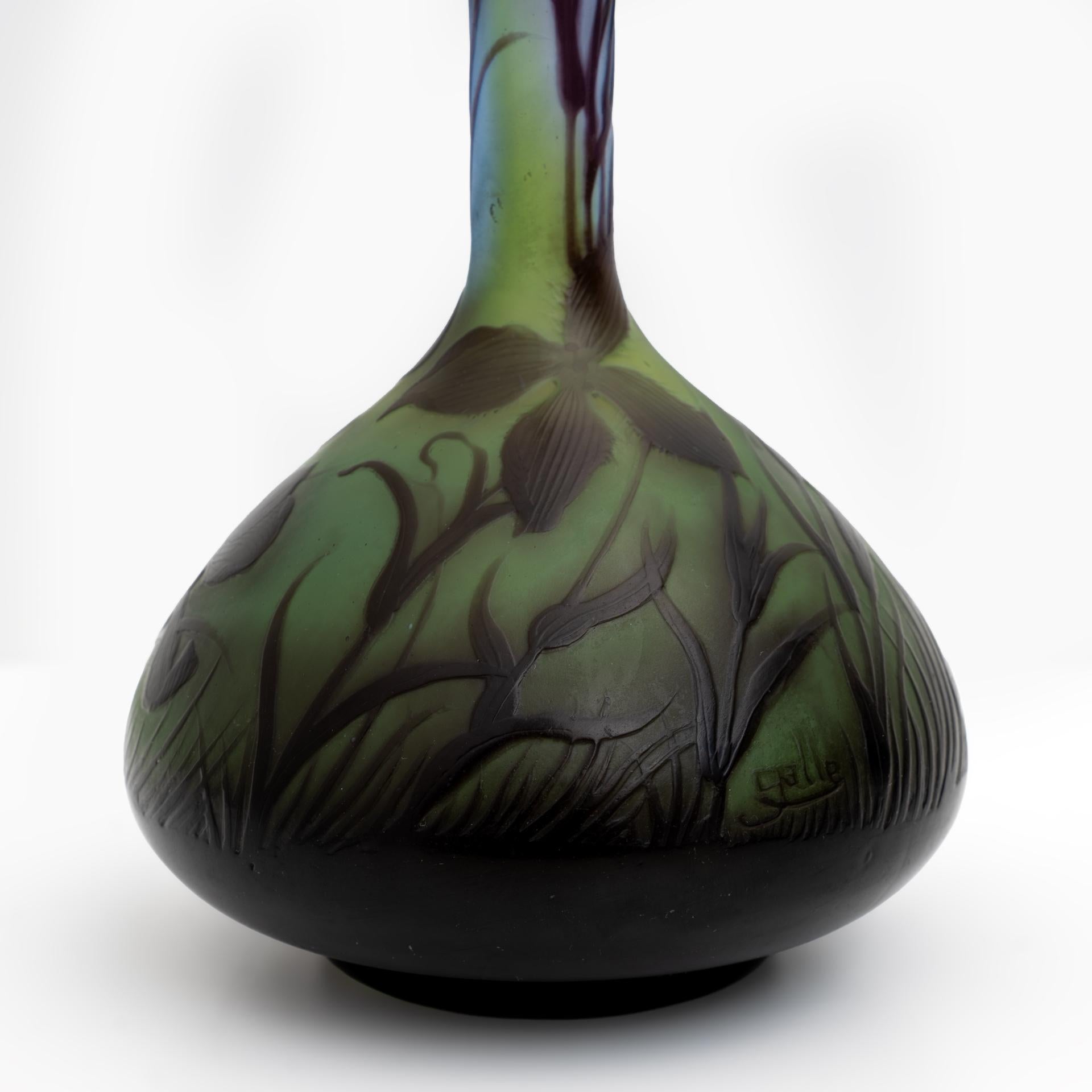 Émile Gallé Art Nouveau Floral Decoration Cameo Bulb Glass Vase, France 1900 For Sale 3