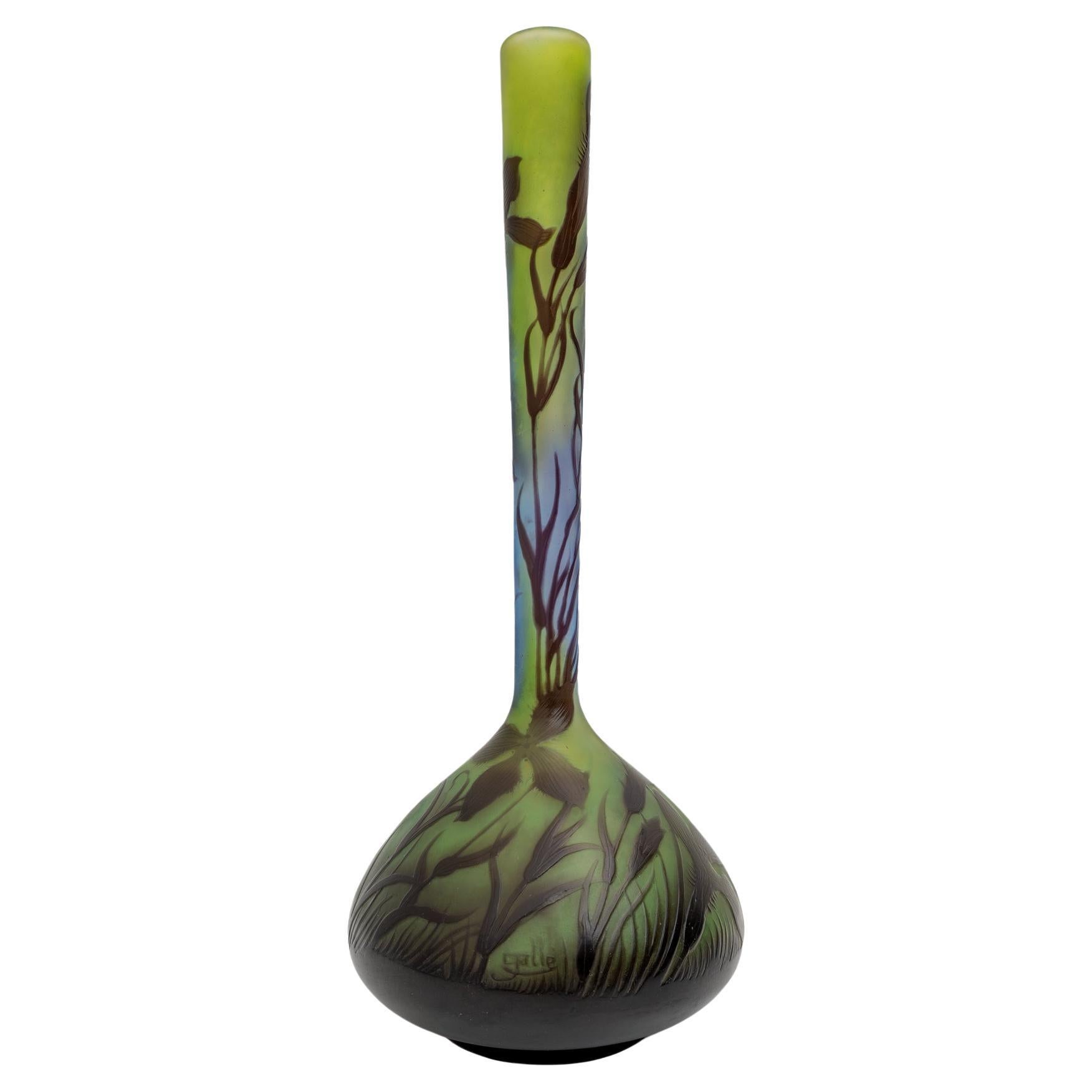 Émile Gallé Jugendstil Blumenschmuck Kamee Glaskolben Vase, Frankreich 1900
