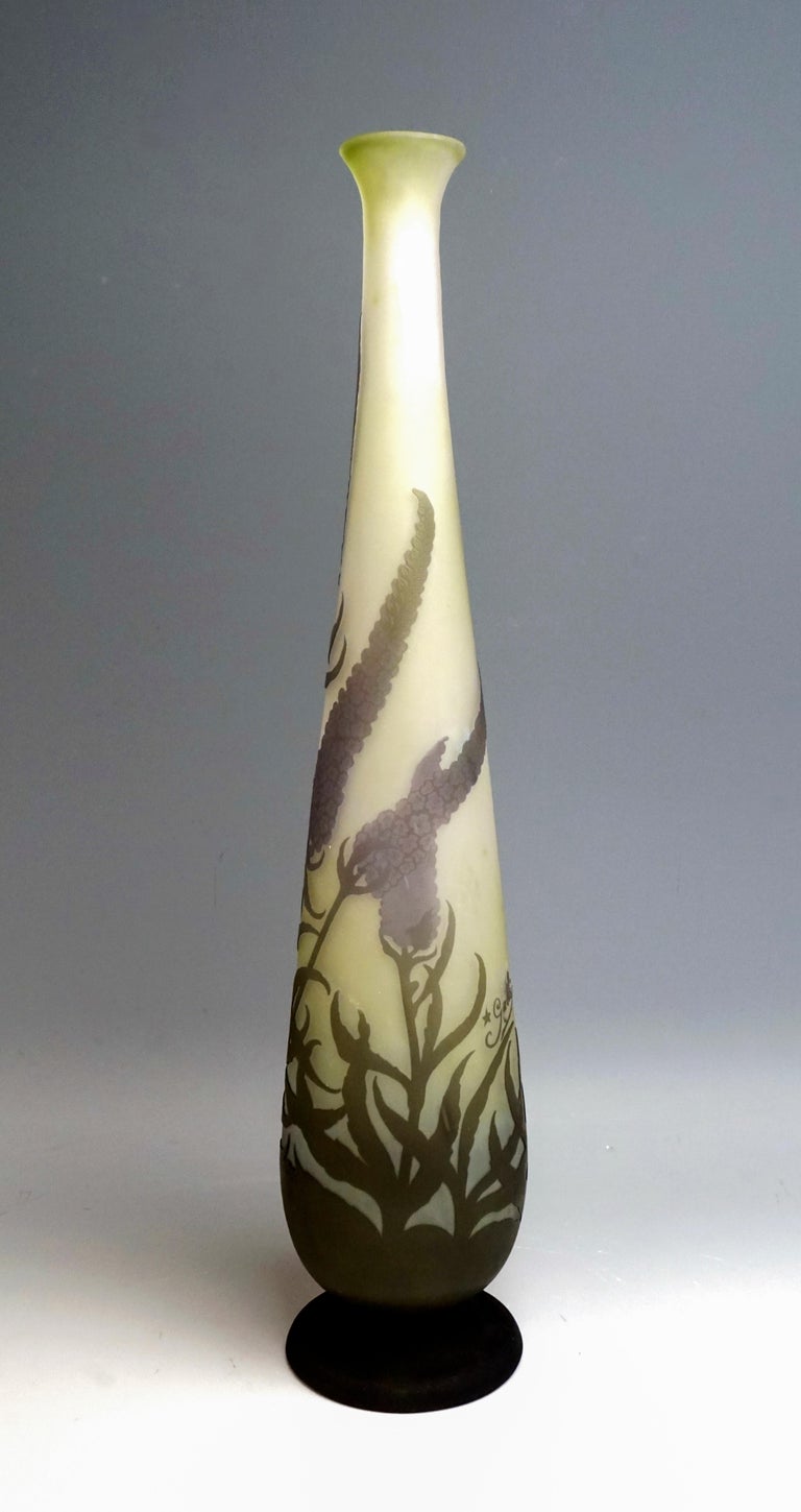 Emile Gallé Art Nouveau Vase with Butterfly Lilac Decor, France, 1904-1906 In Good Condition In Vienna, AT