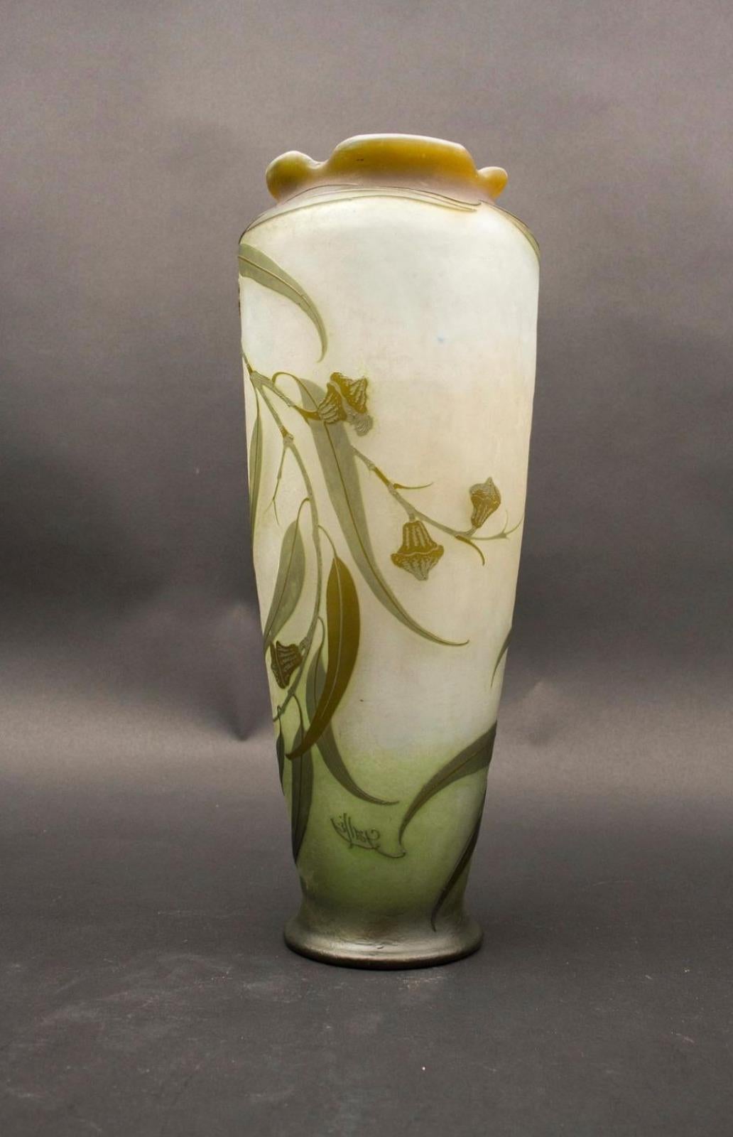 Fait main Vase Art nouveau à décor floral d'Émile Gallé, Nancy, vers 1900