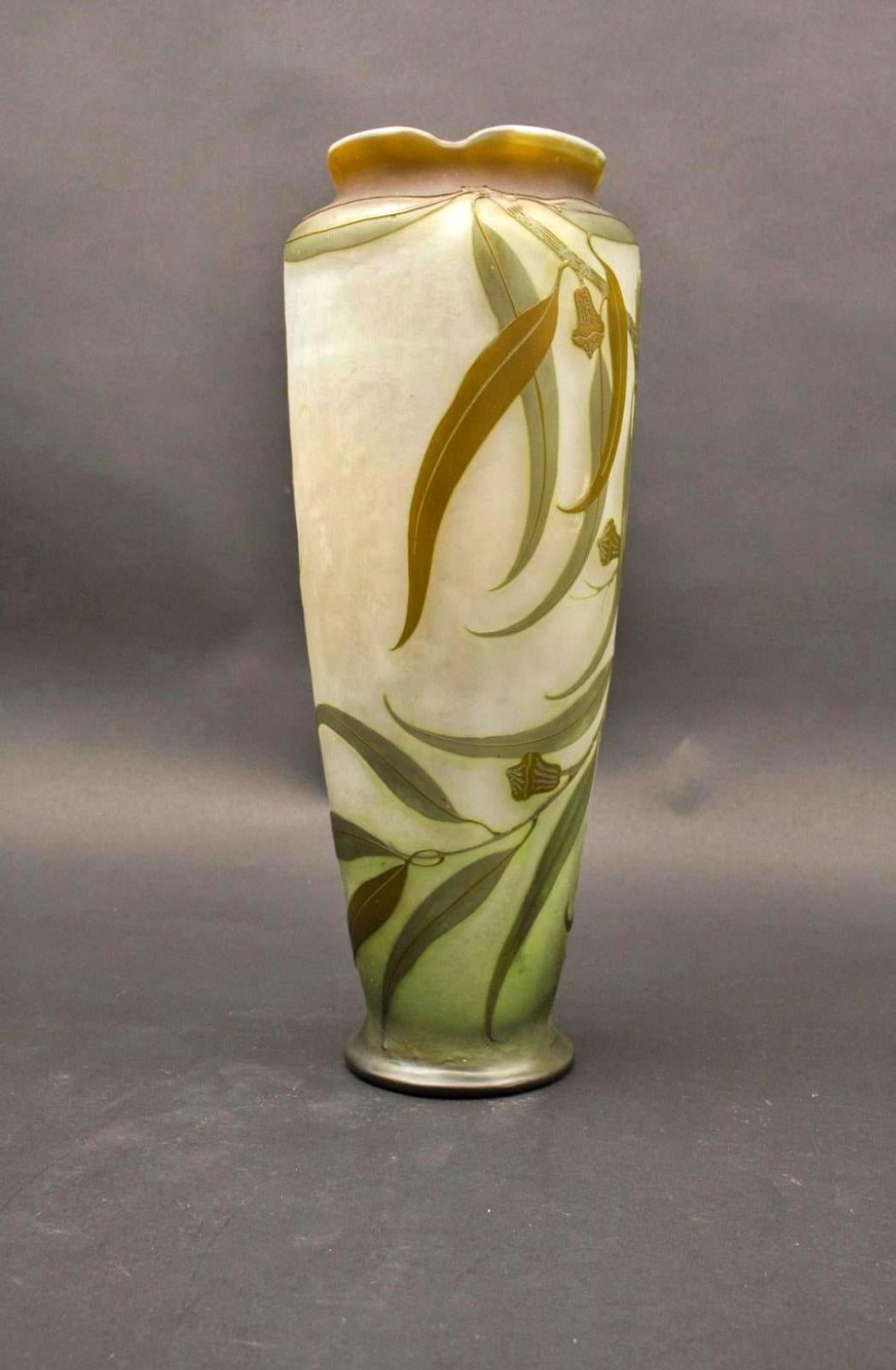 20ième siècle Vase Art nouveau à décor floral d'Émile Gallé, Nancy, vers 1900