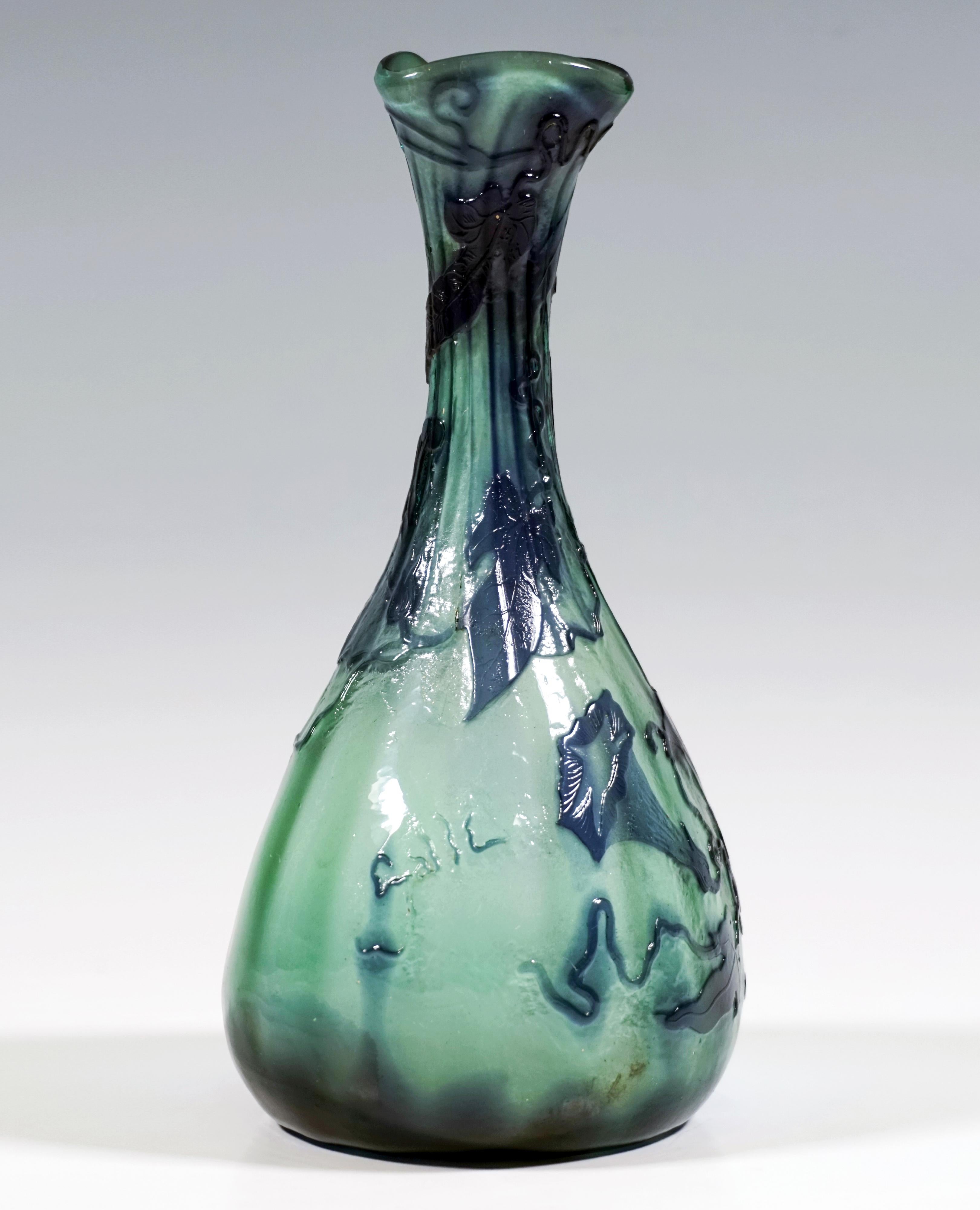Français Vase Art Nouveau d'Émile Gallé avec Morning Glory Decor, France, Circa 1898/1900
