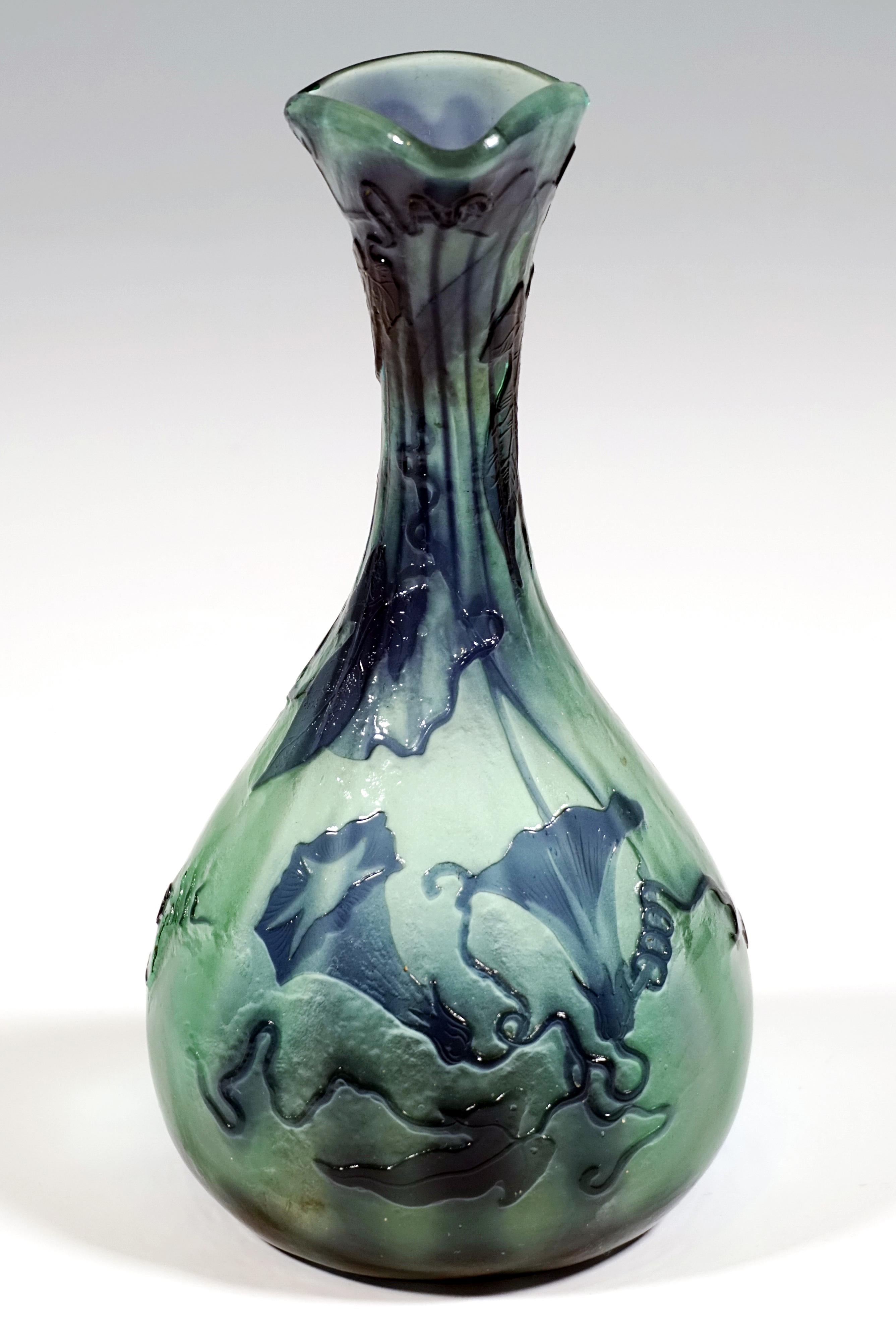 Buriné Vase Art Nouveau d'Émile Gallé avec Morning Glory Decor, France, Circa 1898/1900