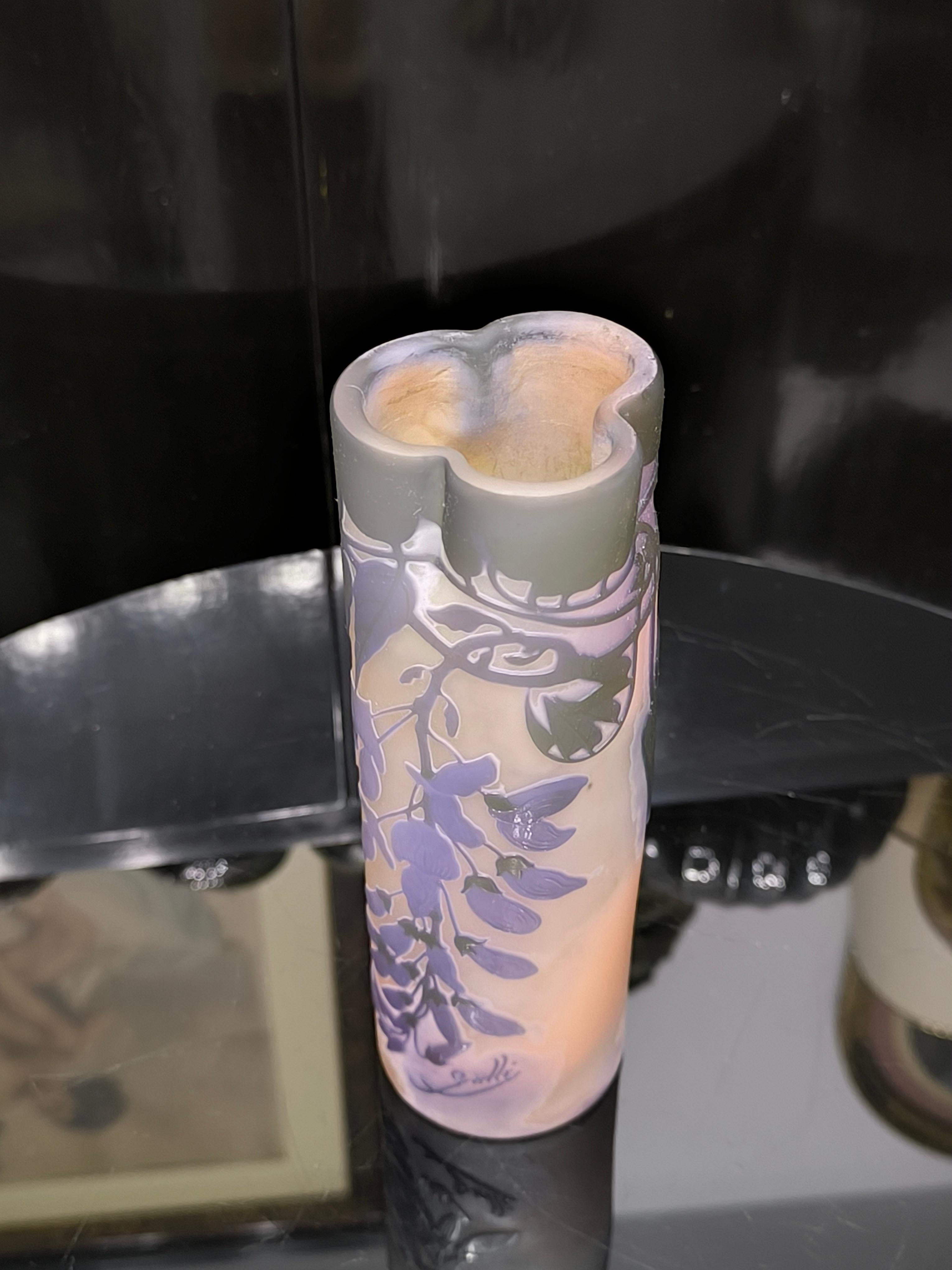 Vaso Trilobo Autentico Emile Galle con decorazione Wysteria in vendita 2